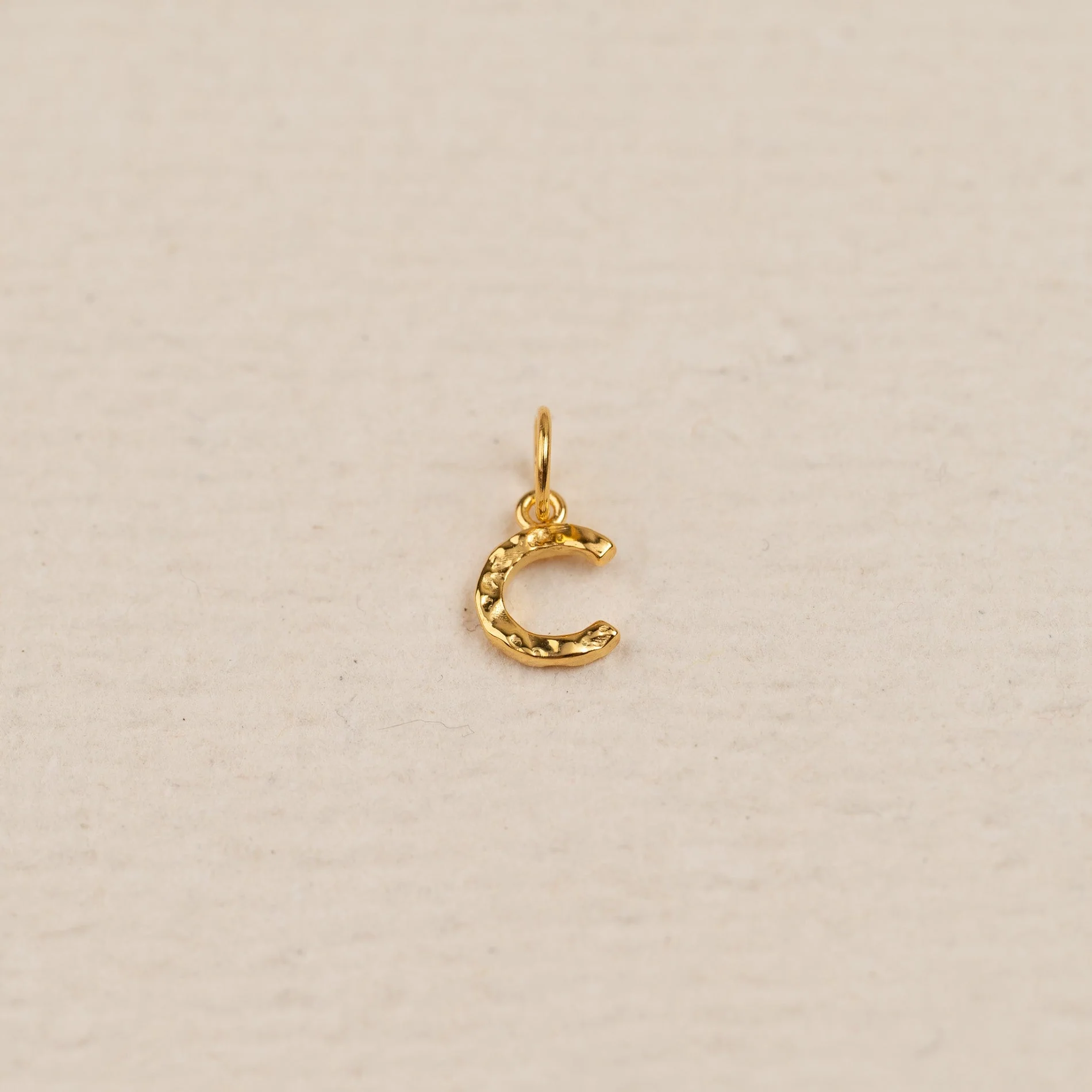 LETTER MOLTEN GOLDEN PENDANT - Image 4