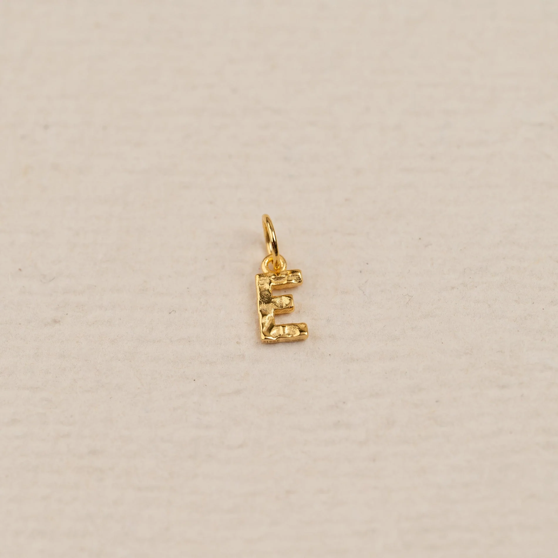 LETTER MOLTEN GOLDEN PENDANT - Image 6