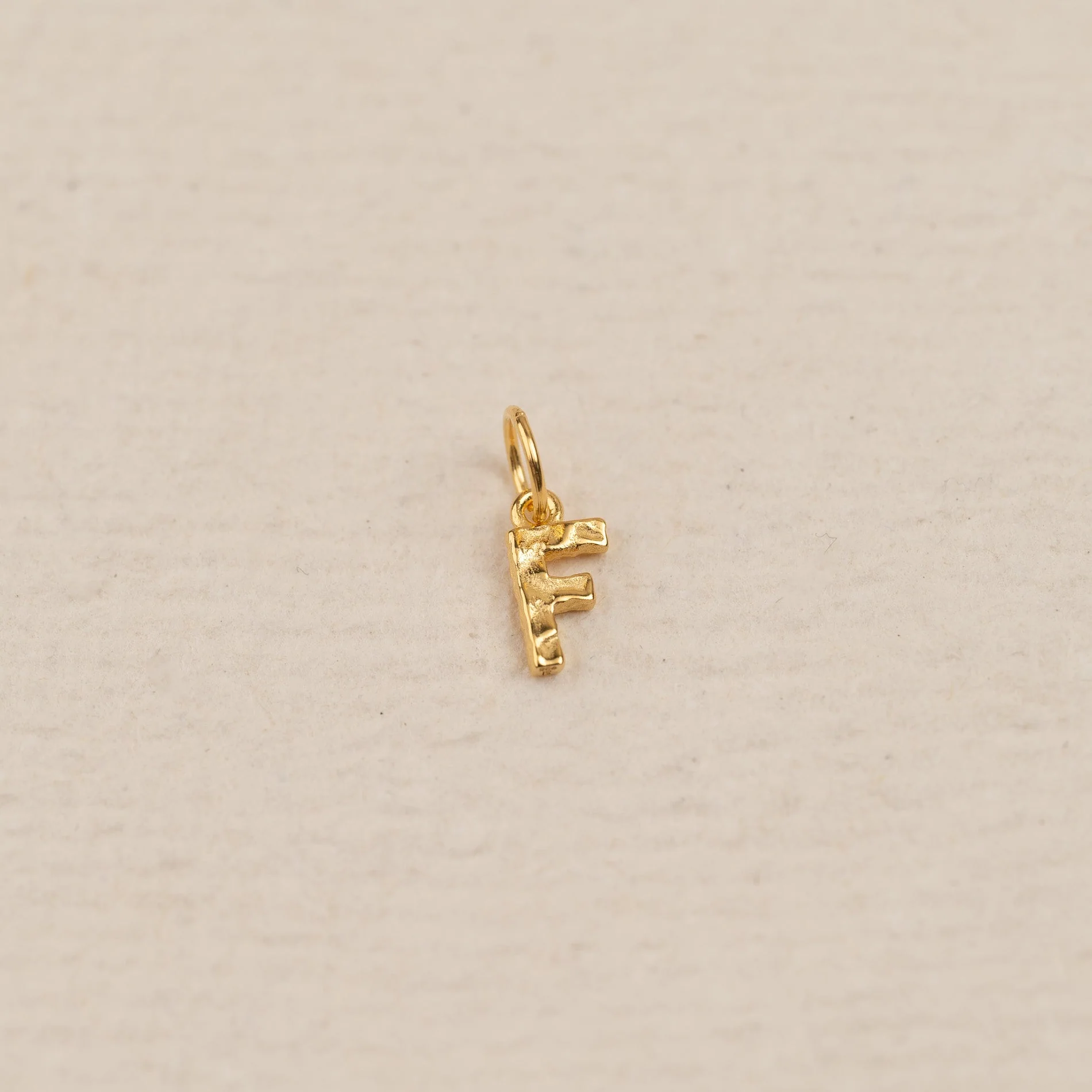 LETTER MOLTEN GOLDEN PENDANT - Image 7