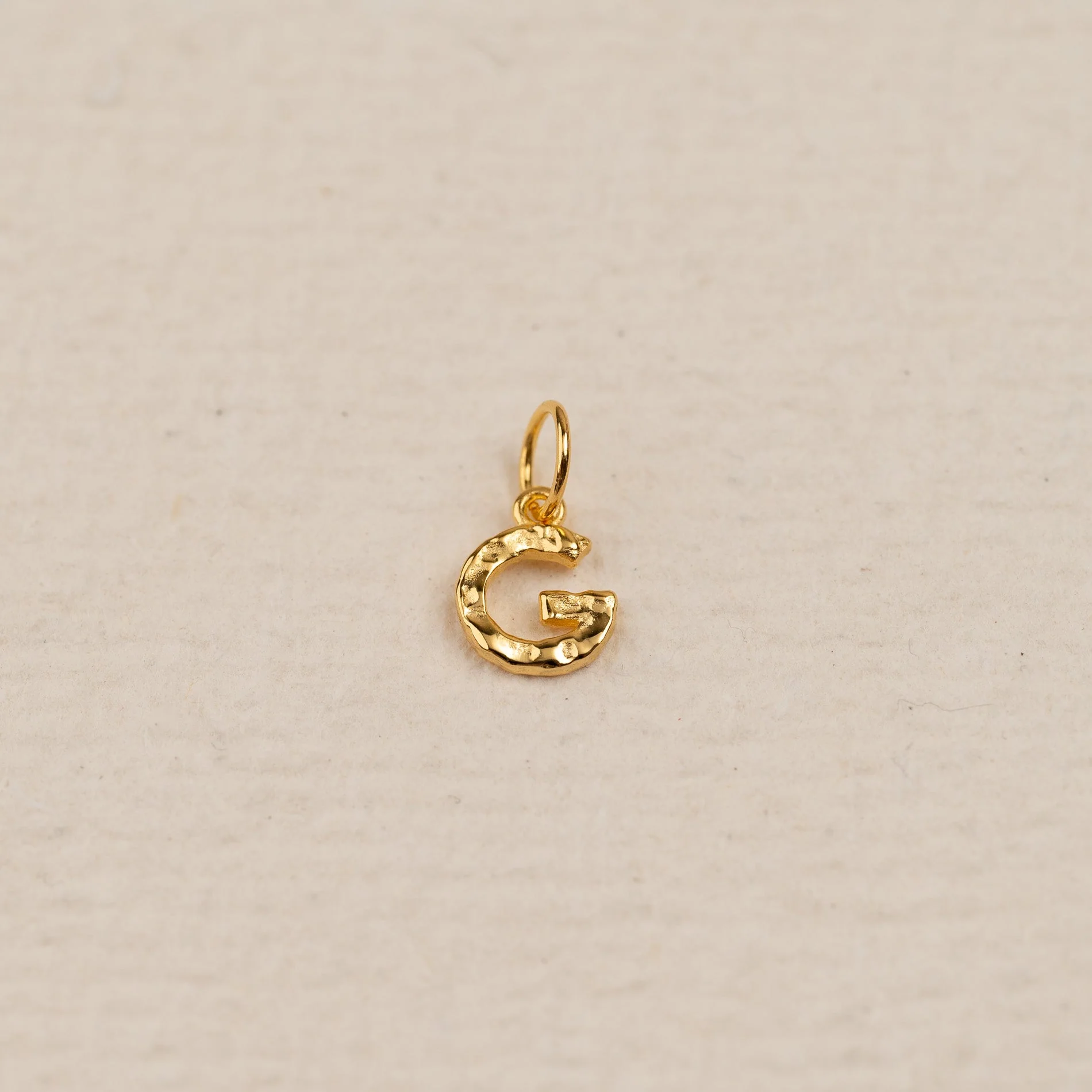 LETTER MOLTEN GOLDEN PENDANT - Image 8