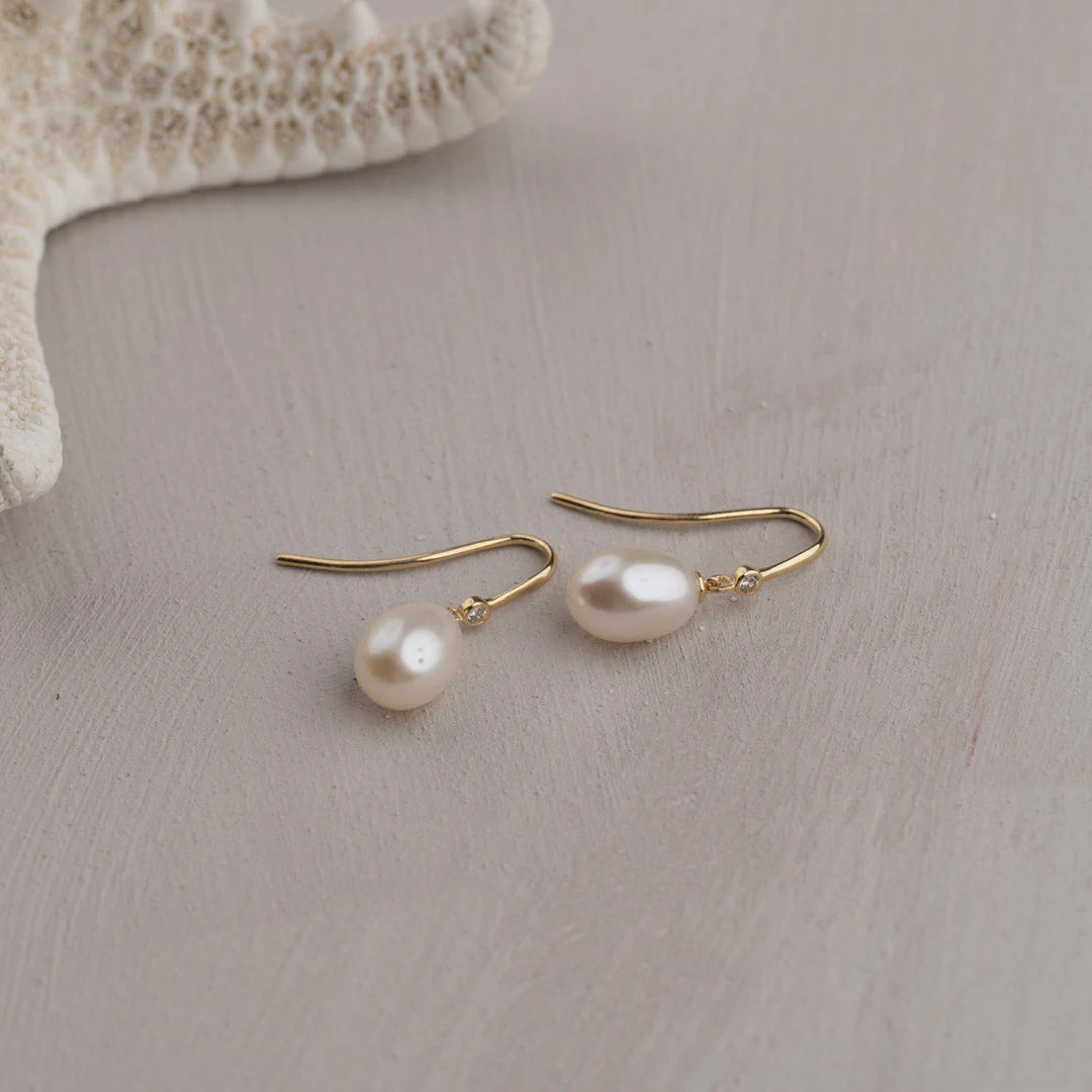 LILIBET PEARL CRYSTAL SOLID GOLD HOOK EARRING - Image 3