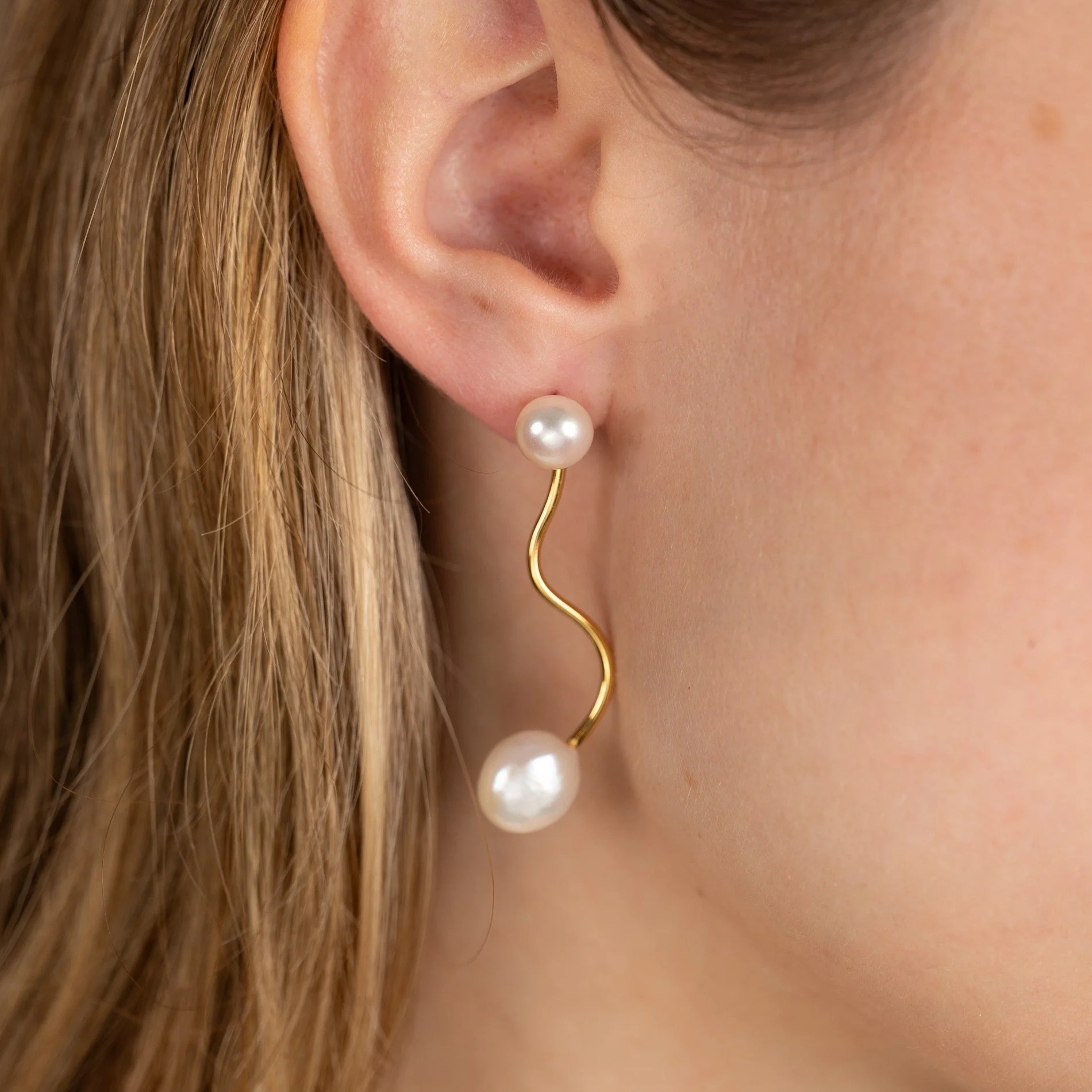 LINA PEARL GOLDEN EARRING