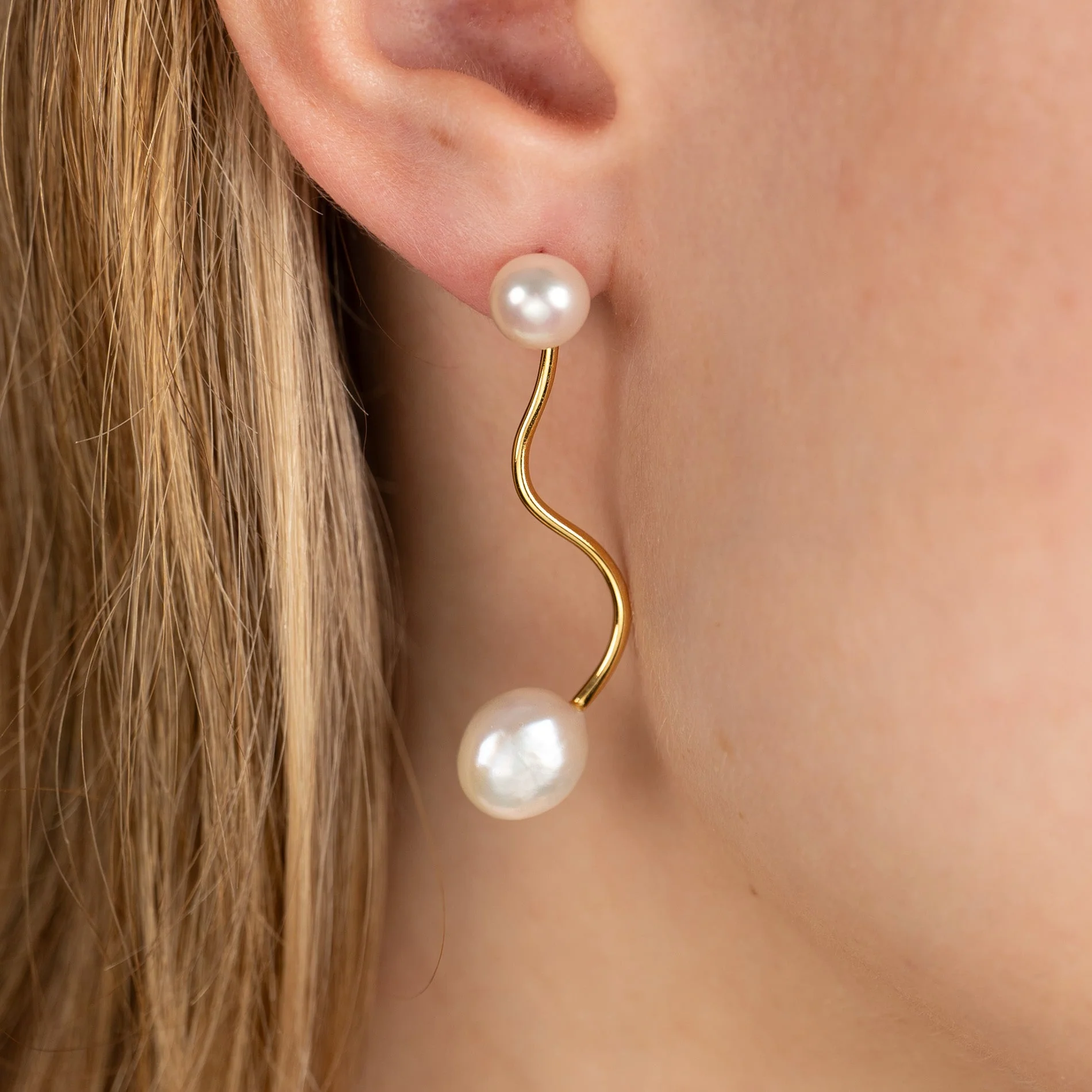 LINA PEARL GOLDEN EARRING - Image 5