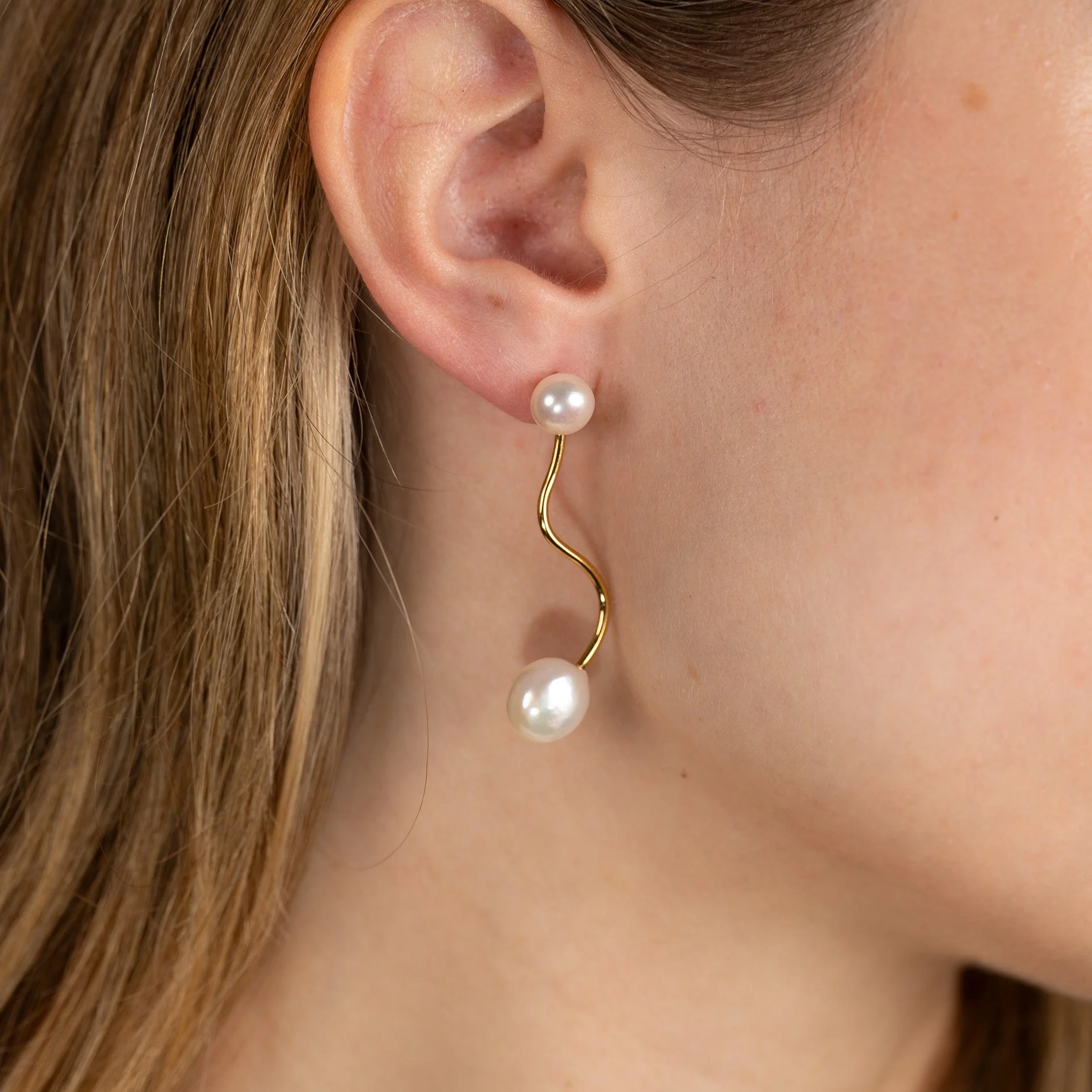 LINA PEARL GOLDEN EARRING - Image 6
