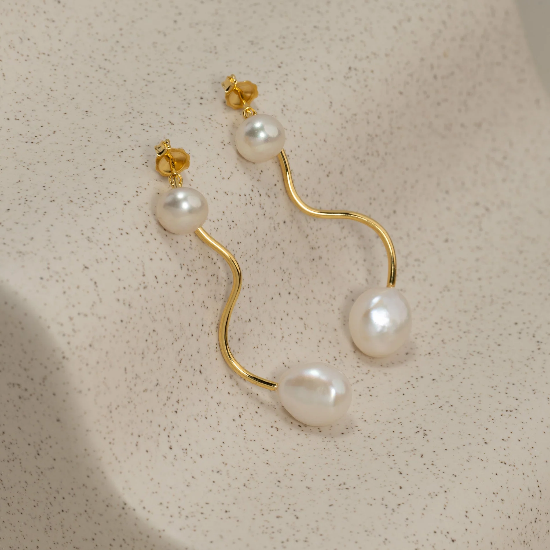 LINA PEARL GOLDEN EARRING - Image 8