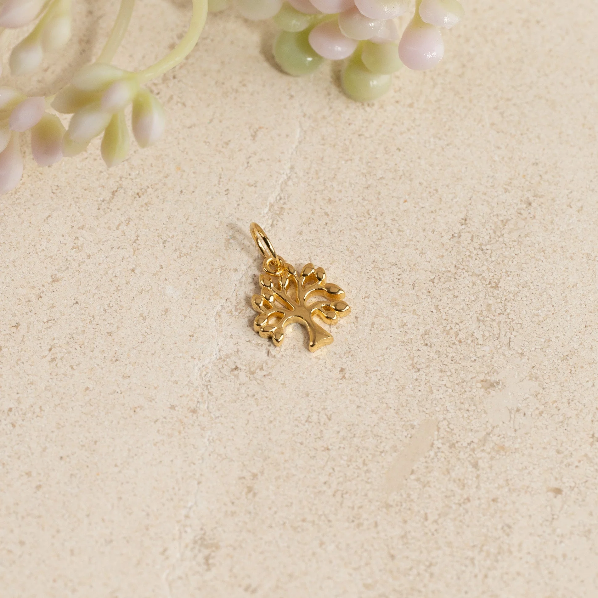 LIV GOLDEN PENDANT