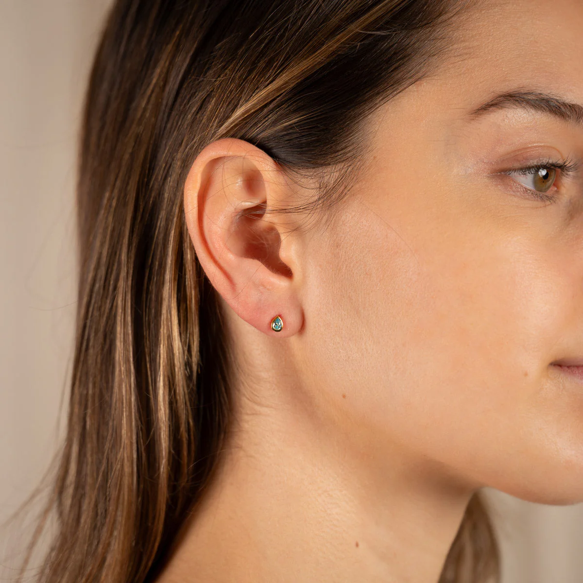 LOLA BLUE GOLDEN STUD EARRING - Image 5