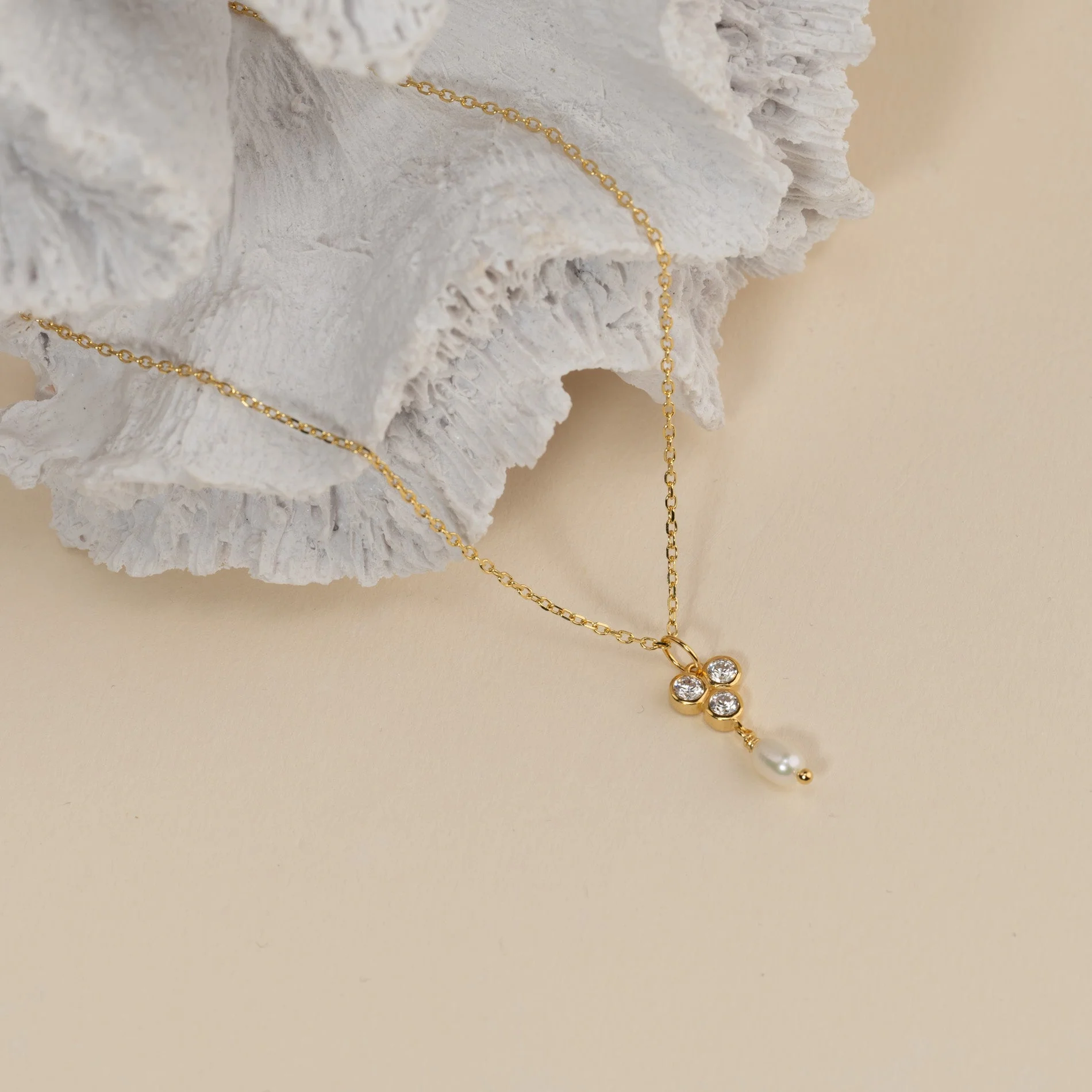 LOUISE PEARL GOLDEN PENDANT - Image 6
