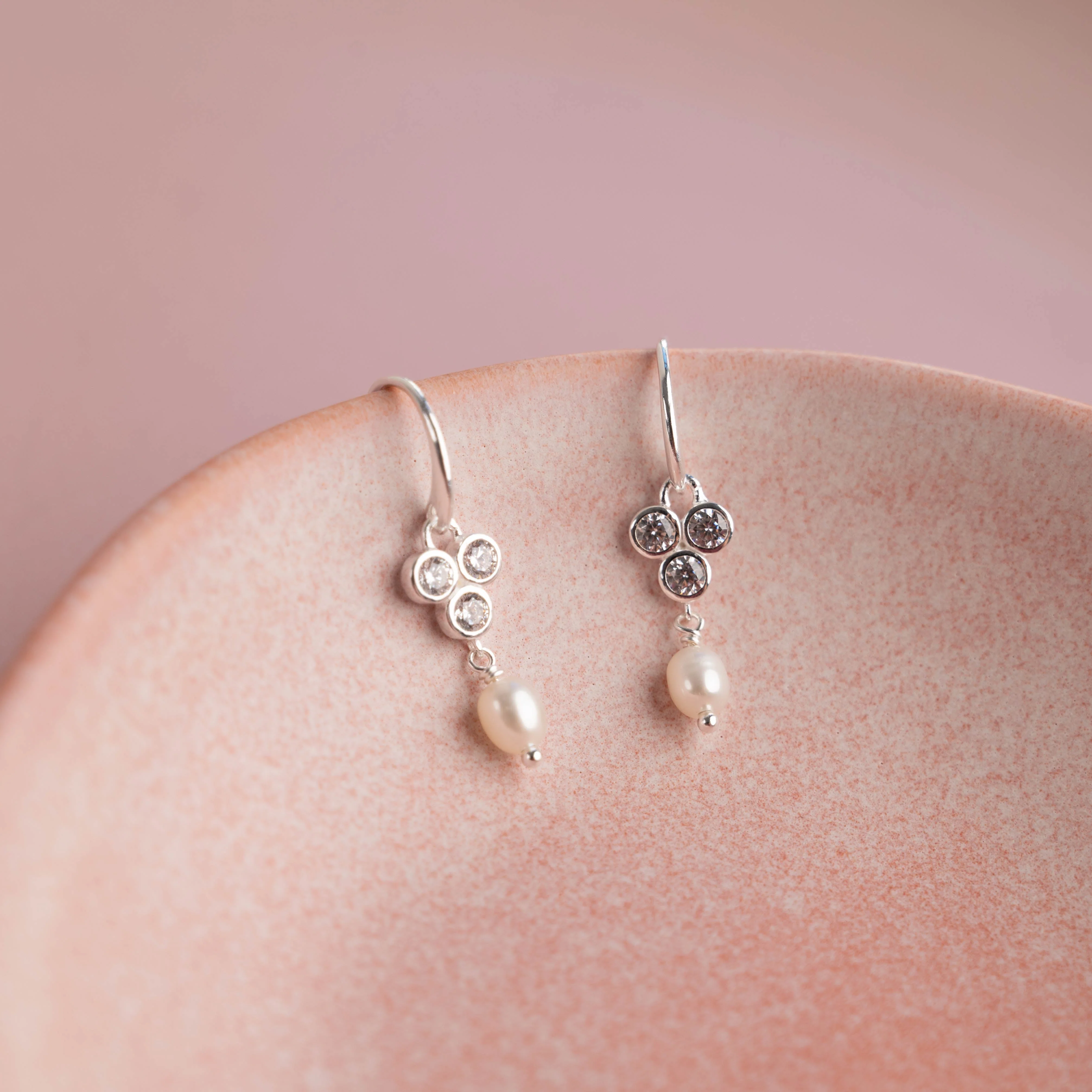 LOUISE PEARL SILVER EARRING - Image 3