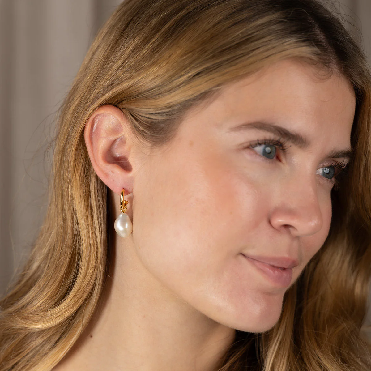 LUCY PEARL GOLDEN EARRING - Image 5