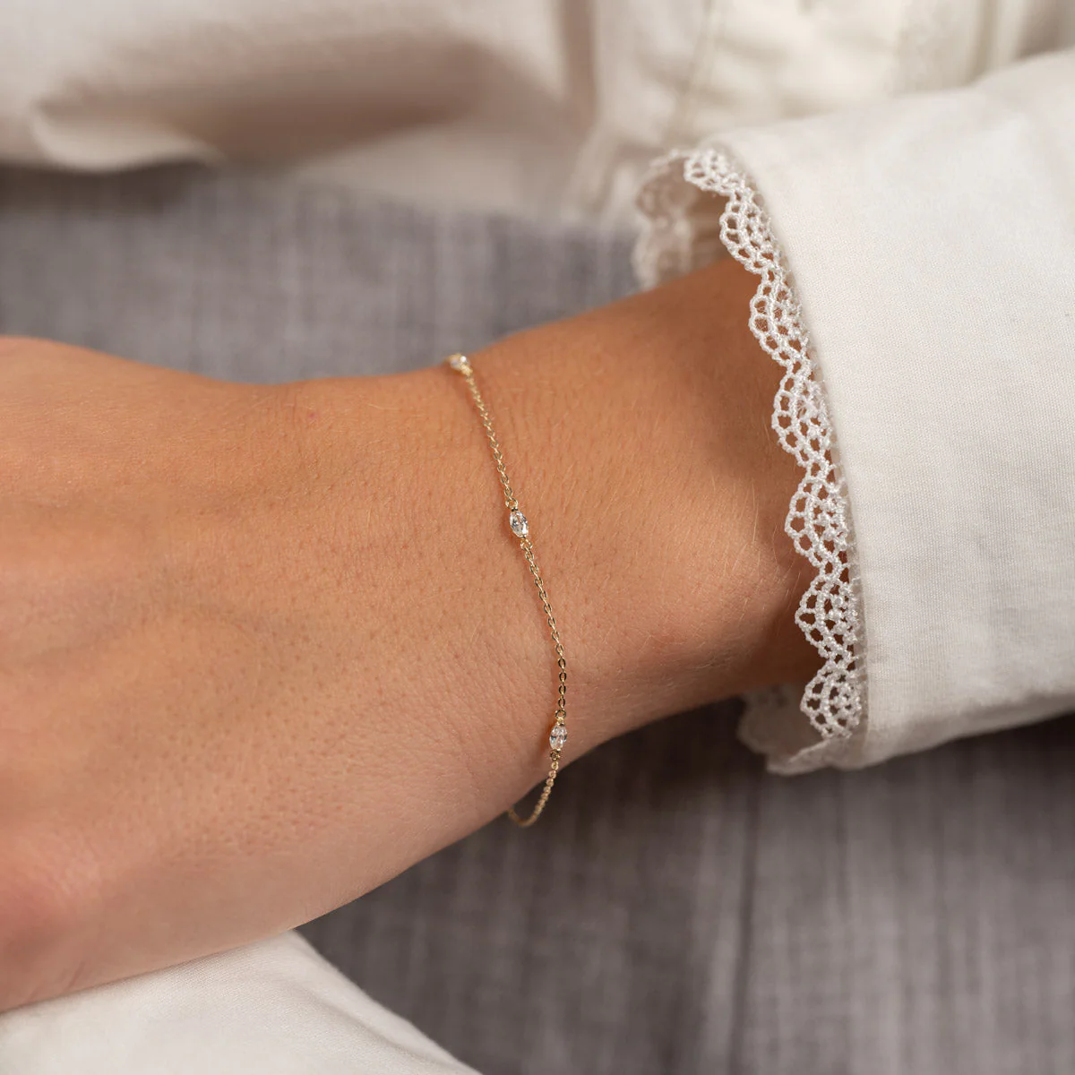 MADELINE CRYSTAL SOLID GOLD BRACELET