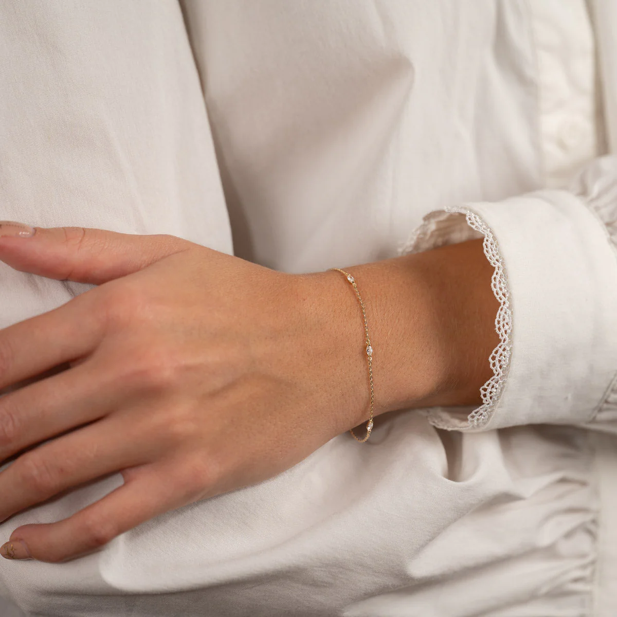 MADELINE CRYSTAL SOLID GOLD BRACELET - Image 3