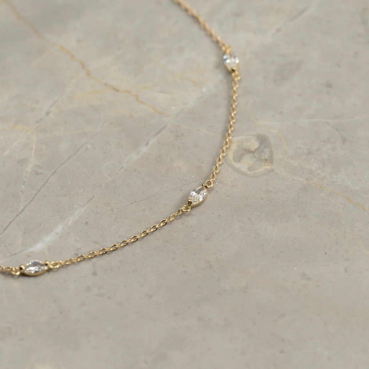 MADELINE CRYSTAL SOLID GOLD BRACELET - Image 4