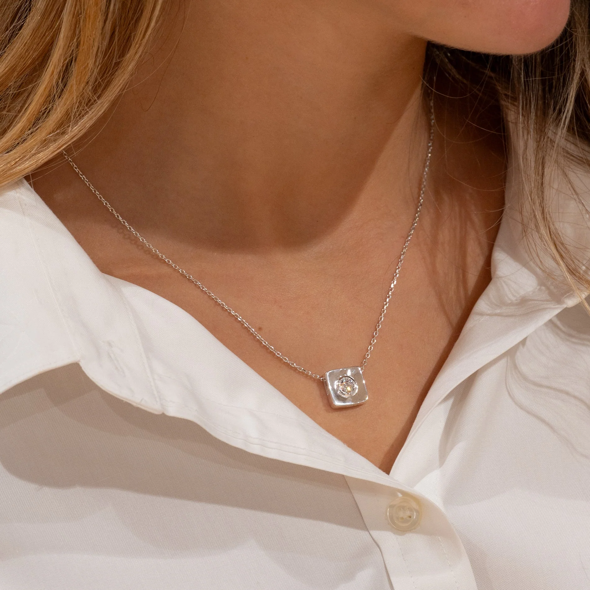 MAE CRYSTAL SILVER PENDANT - Image 4