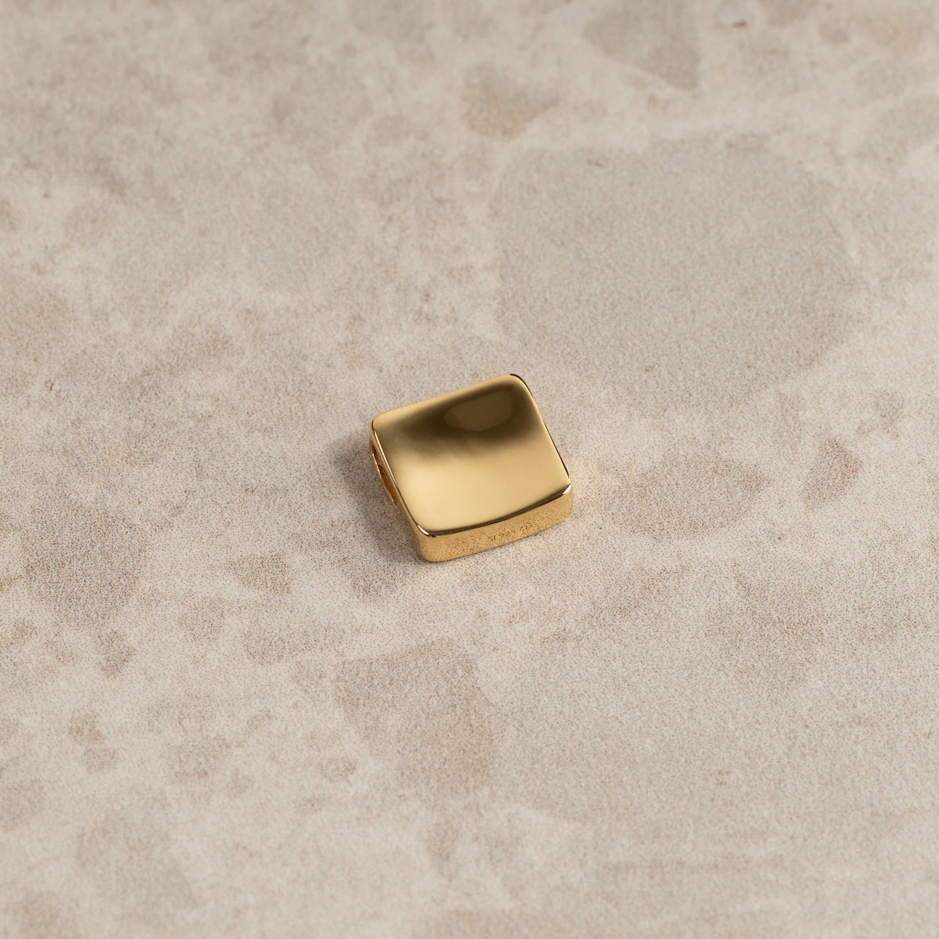 MAE GOLDEN PENDANT