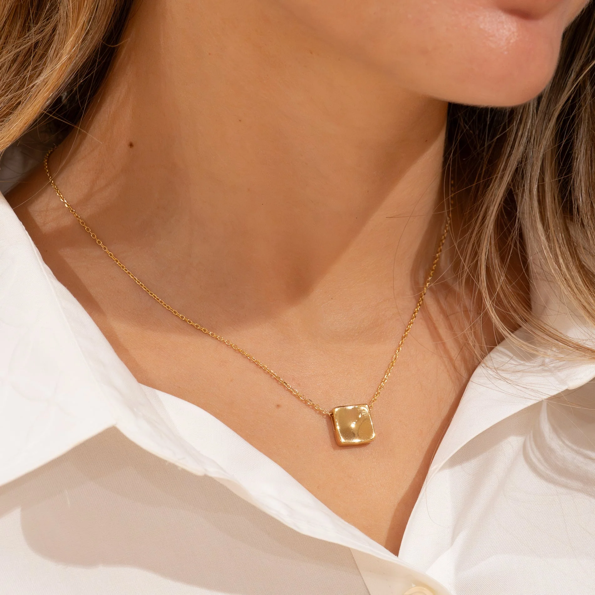 MAE GOLDEN PENDANT - Image 2
