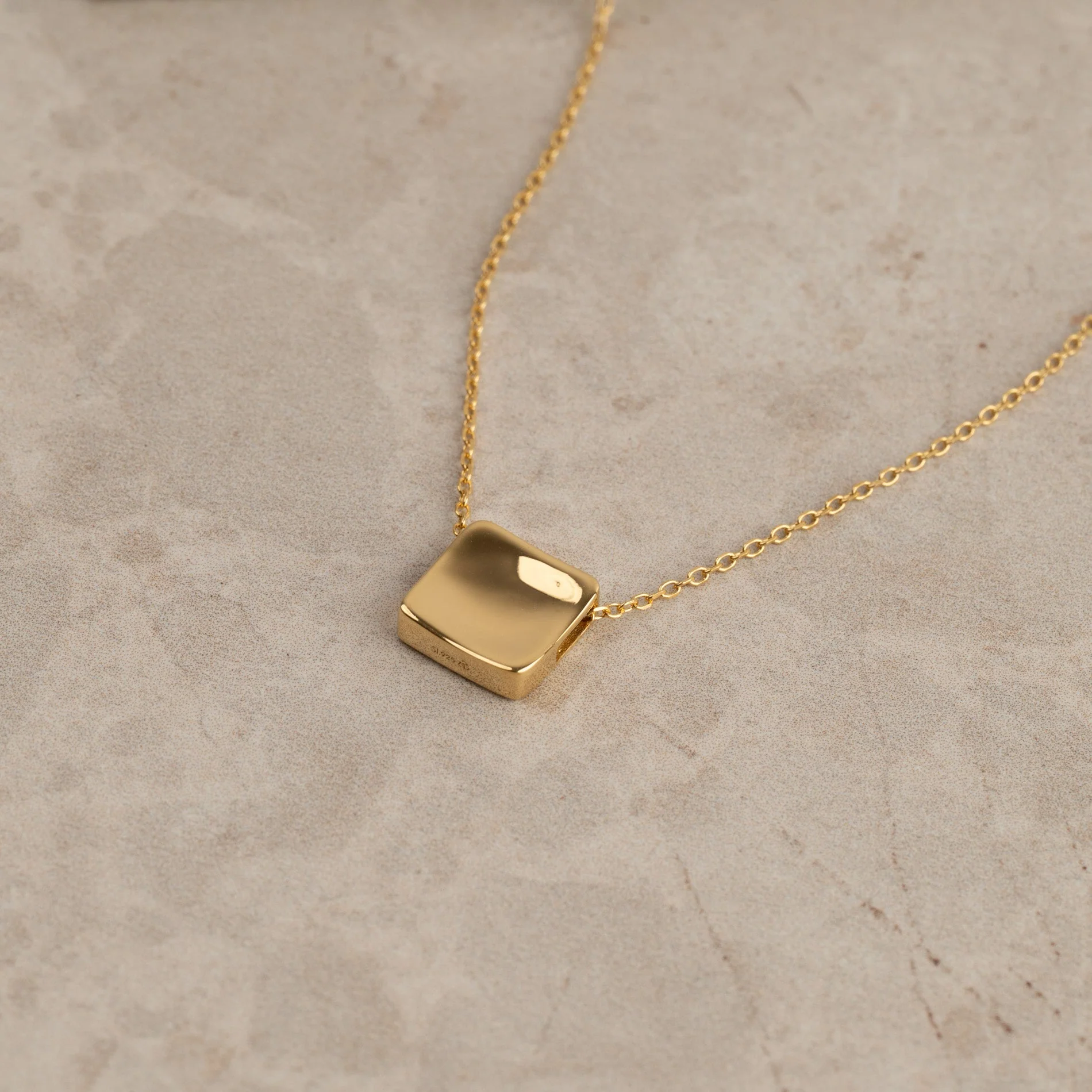MAE GOLDEN PENDANT - Image 5