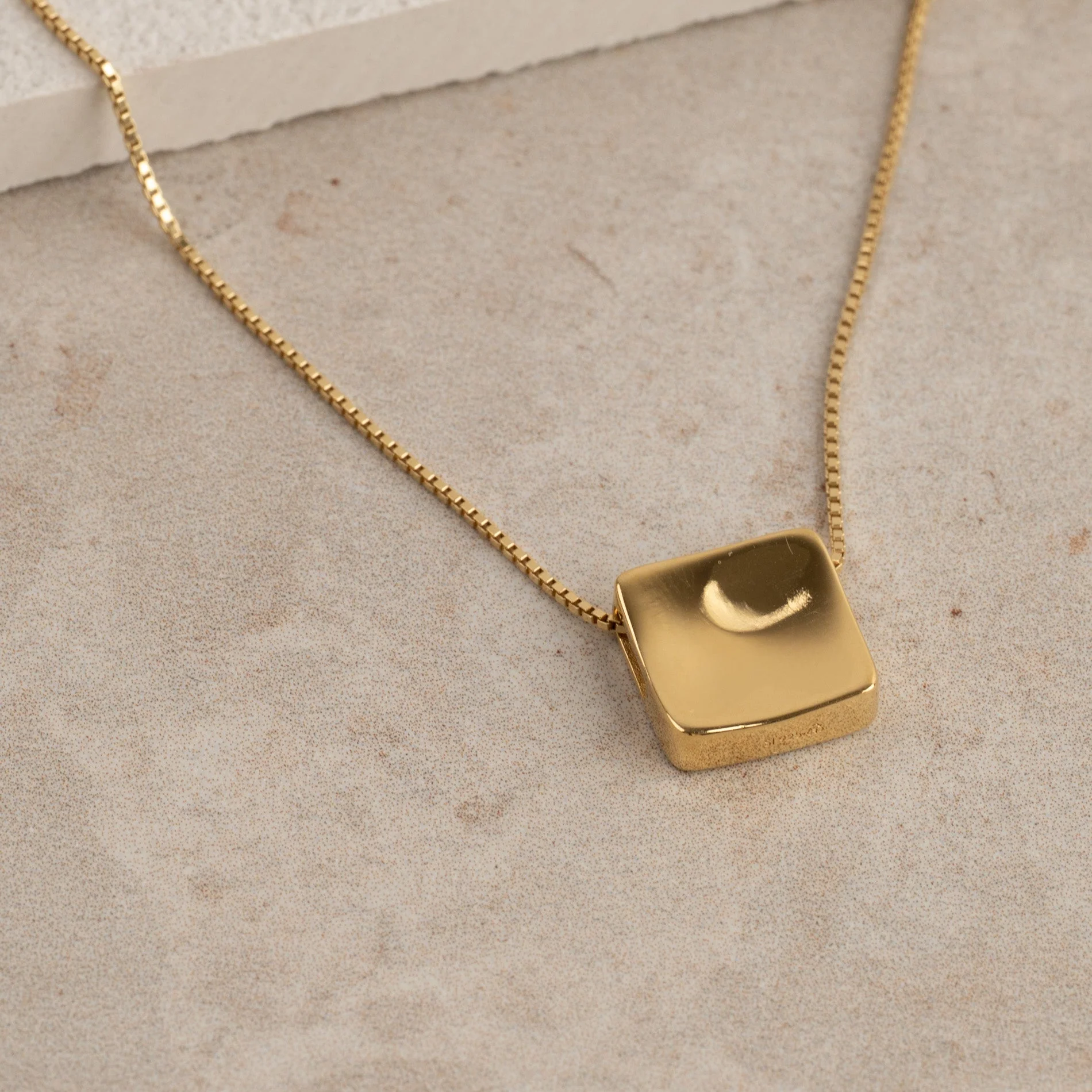 MAE GOLDEN PENDANT - Image 6