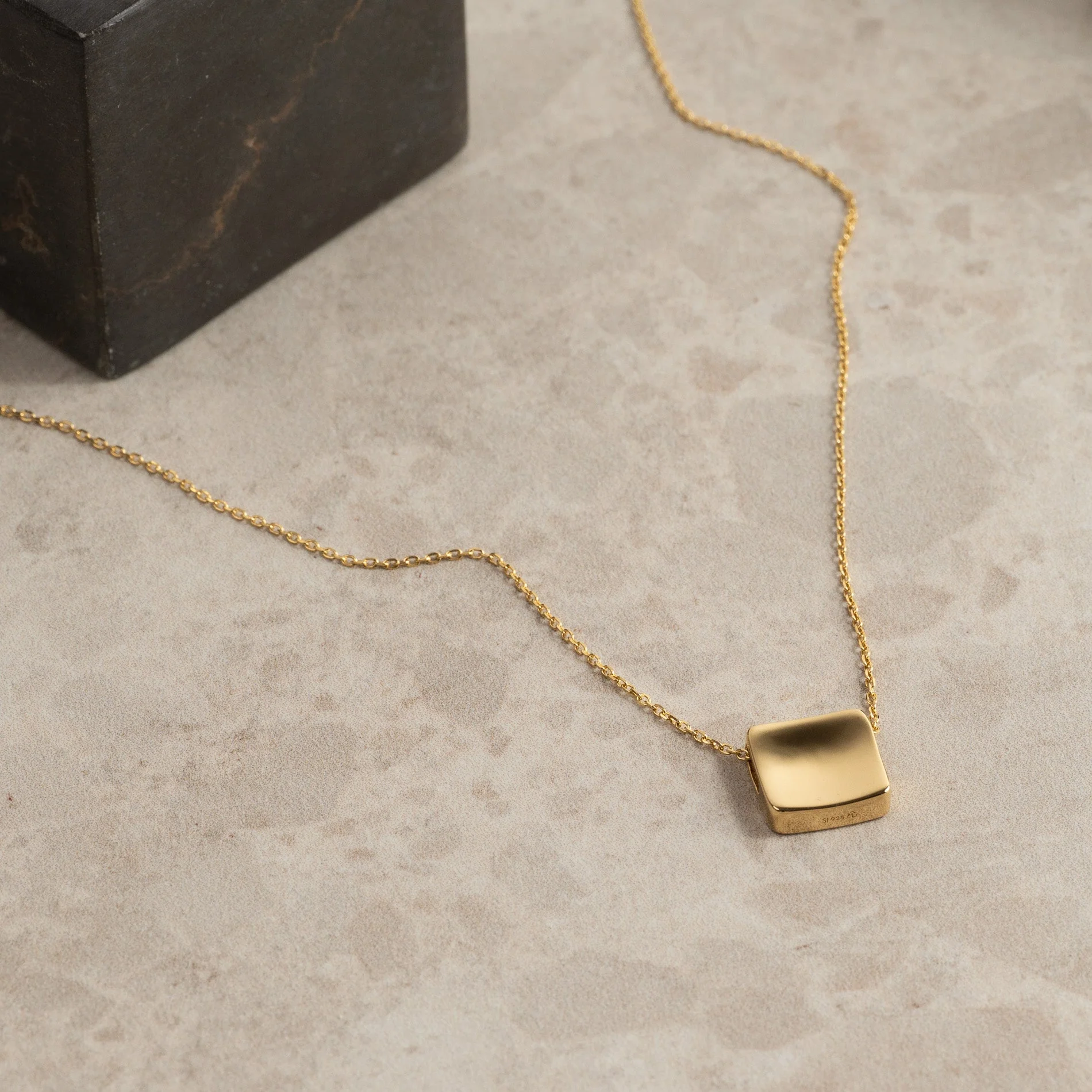 MAE GOLDEN PENDANT - Image 7