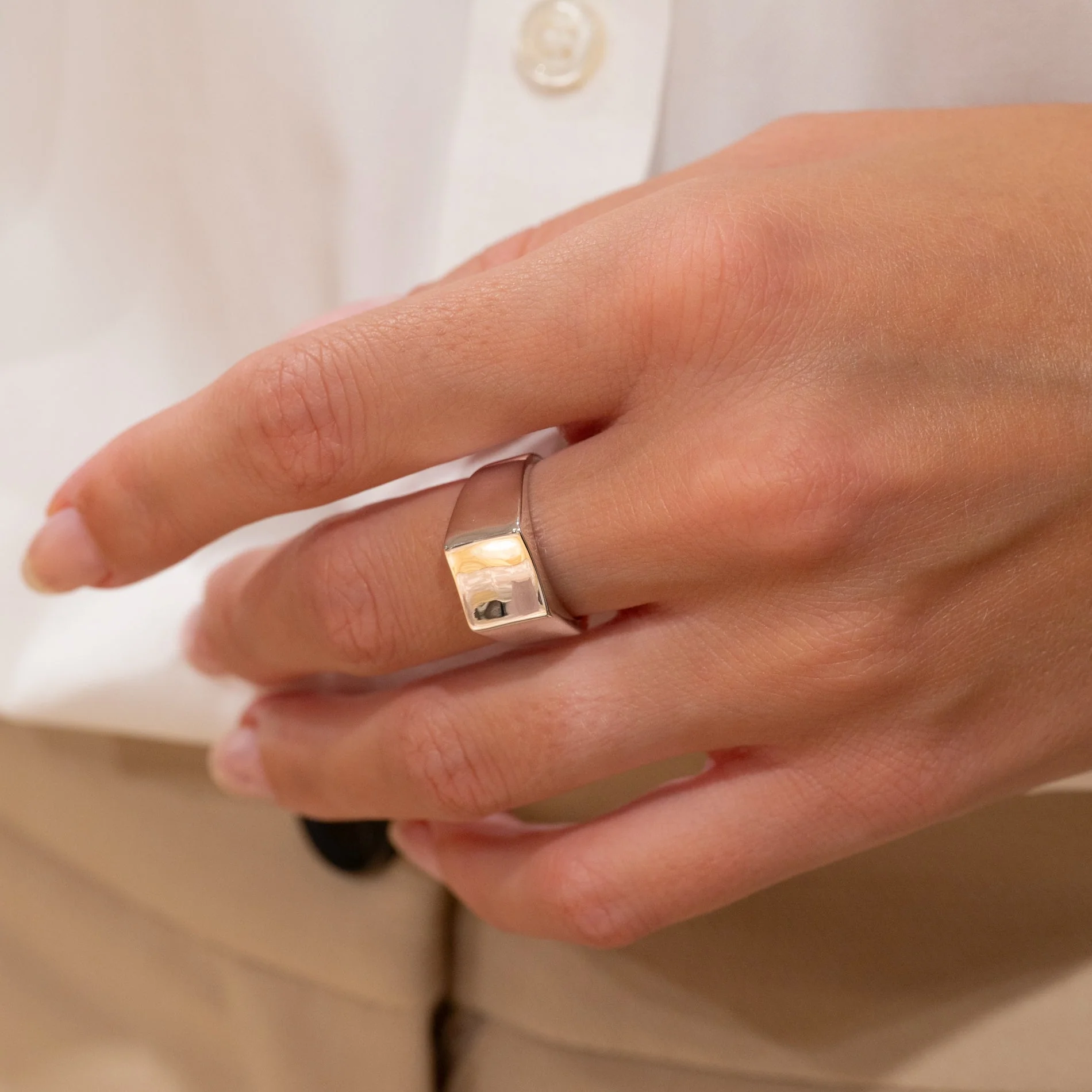 MAE SILVER SIGNET RING - Image 2