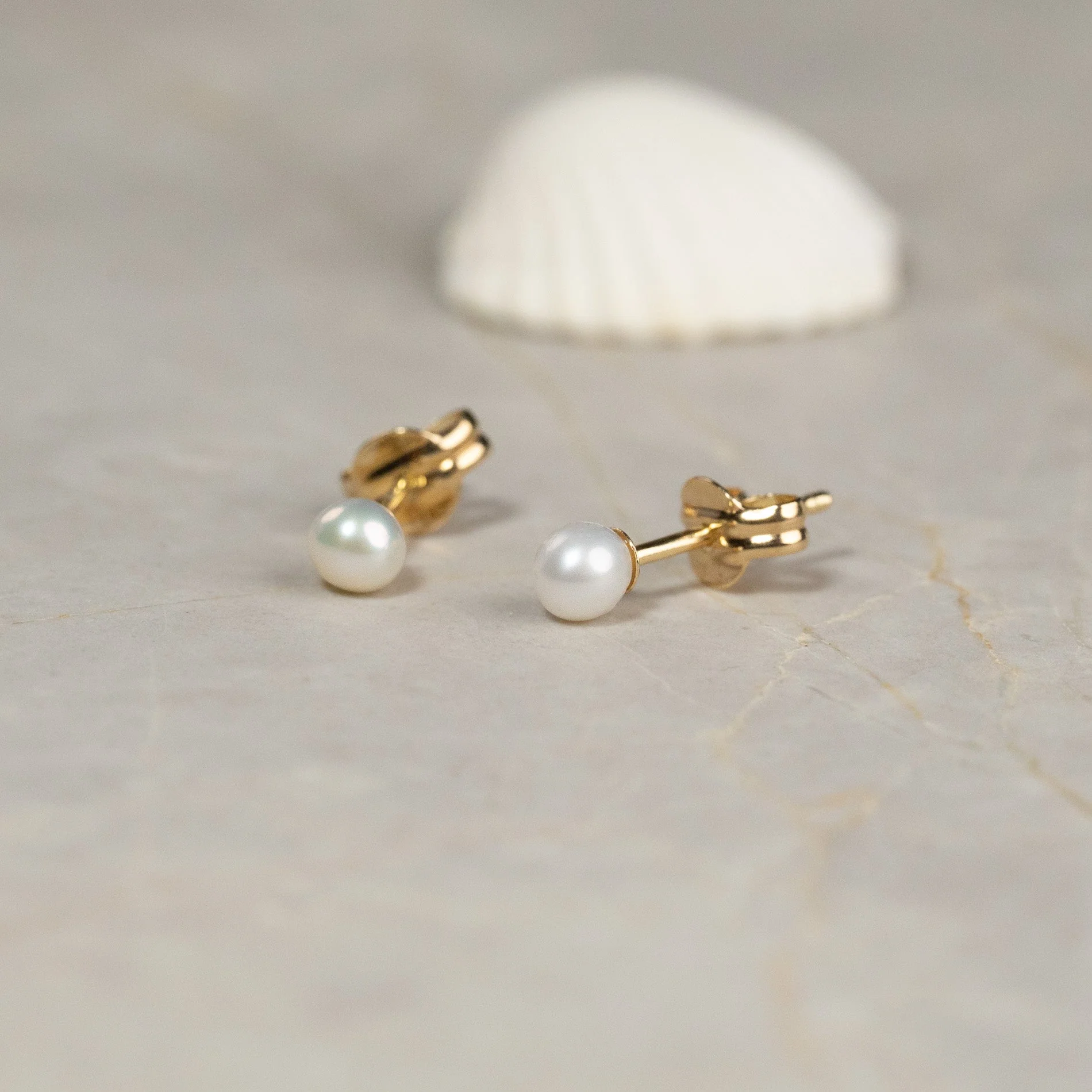 MAGGIE PEARL SOLID GOLD STUD EARRING - 3mm - Image 3