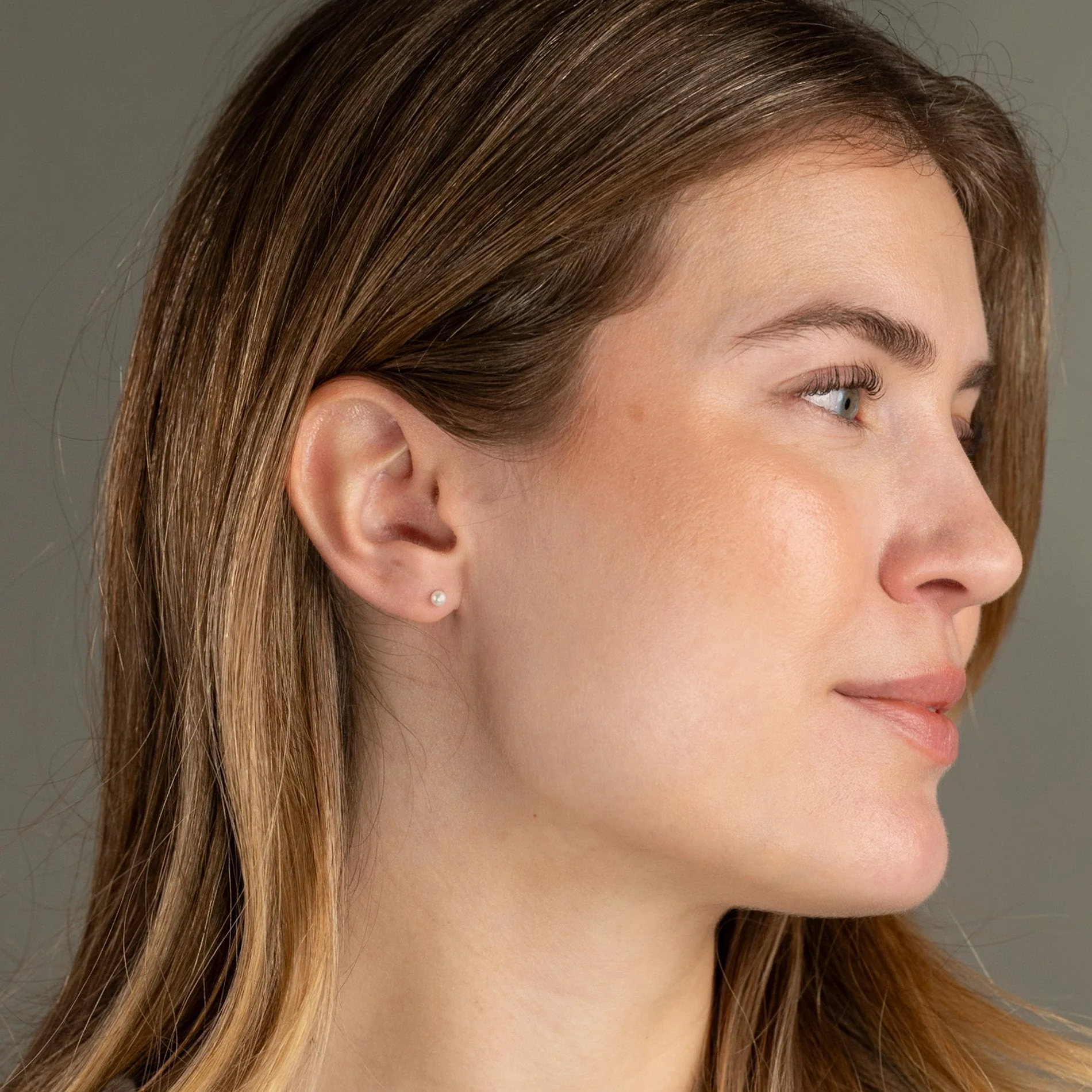 MAGGIE PEARL SOLID GOLD STUD EARRING - 3mm - Image 6