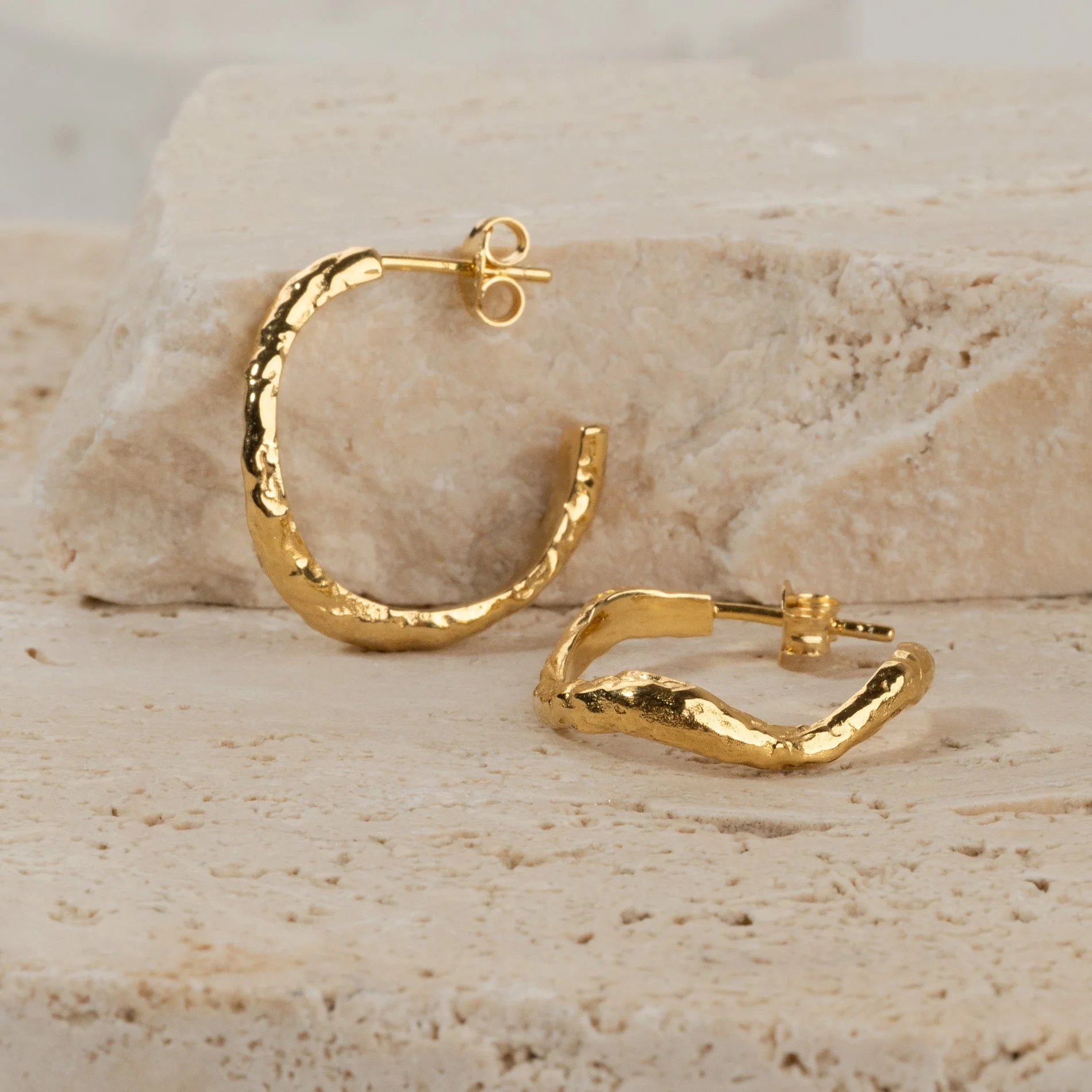 MAIA GOLDEN CREOL EARRING - Image 3