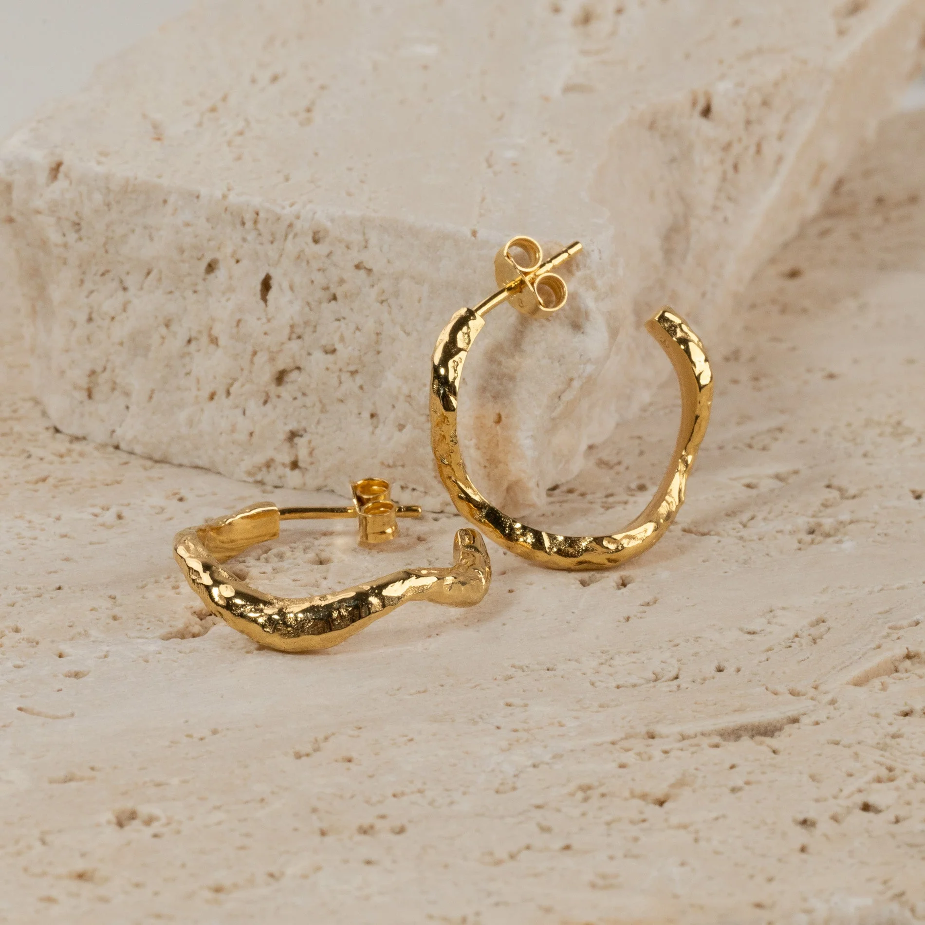 MAIA GOLDEN CREOL EARRING - Image 8