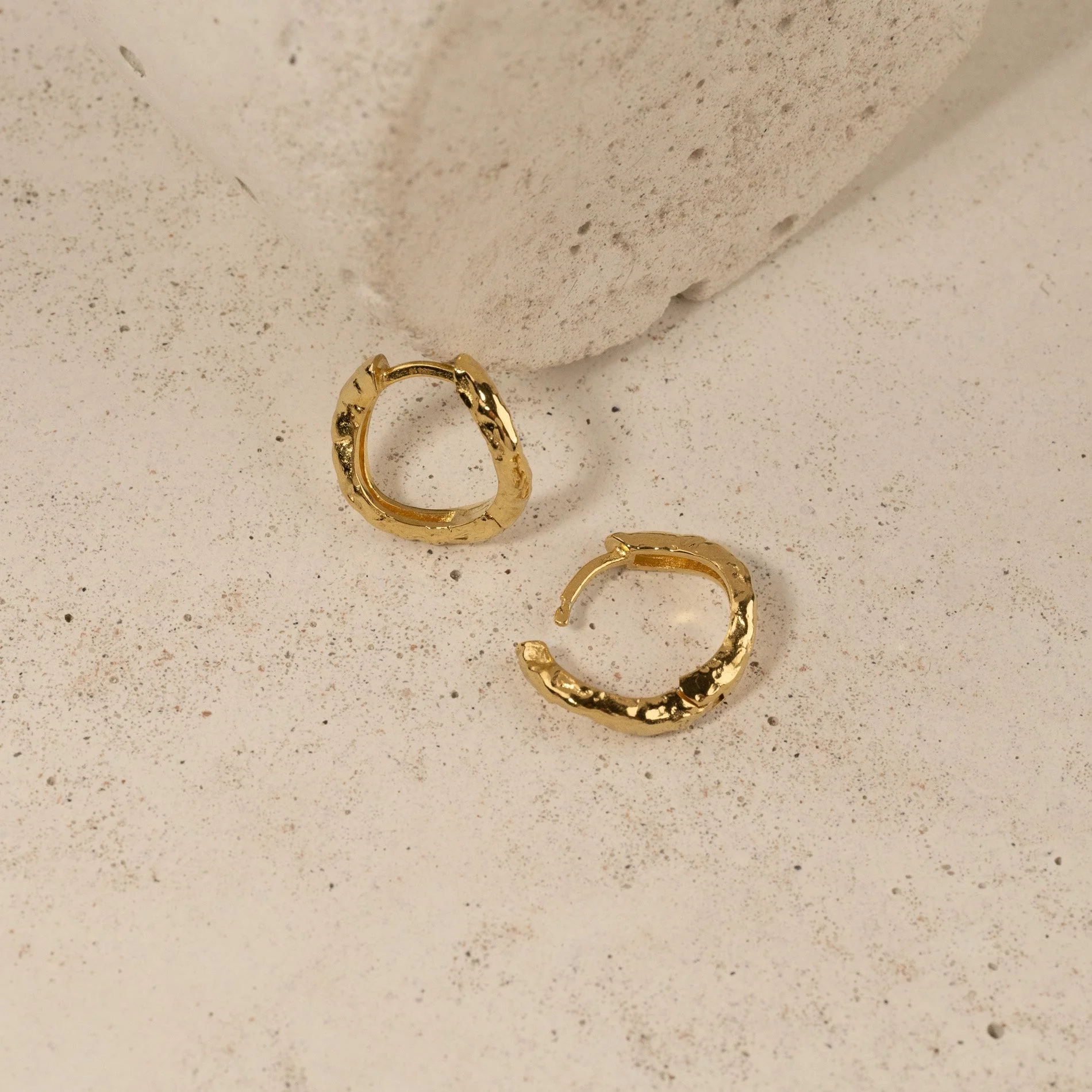 MAIA GOLDEN HUGGIE EARRING - Image 7