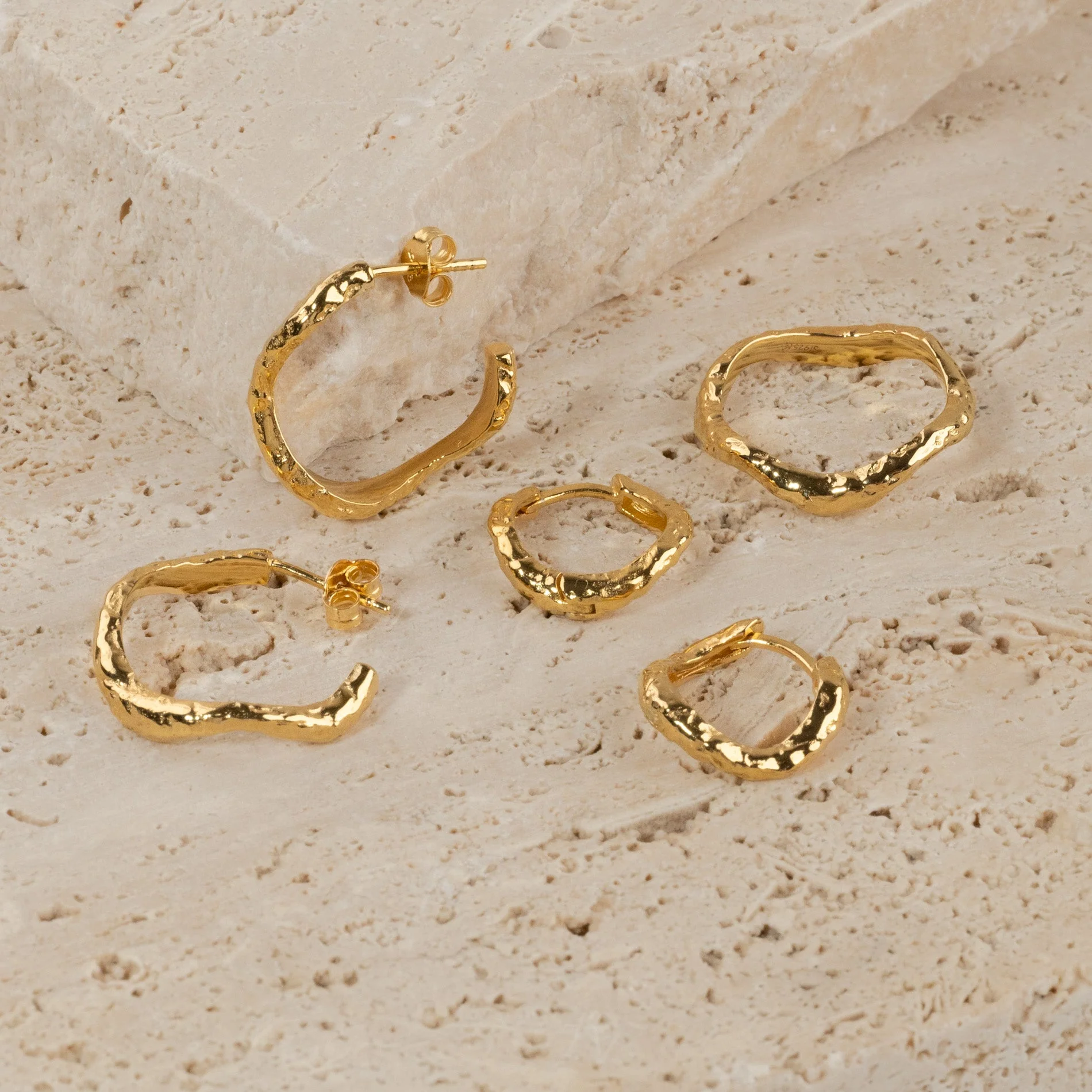 MAIA GOLDEN HUGGIE EARRING - Image 9