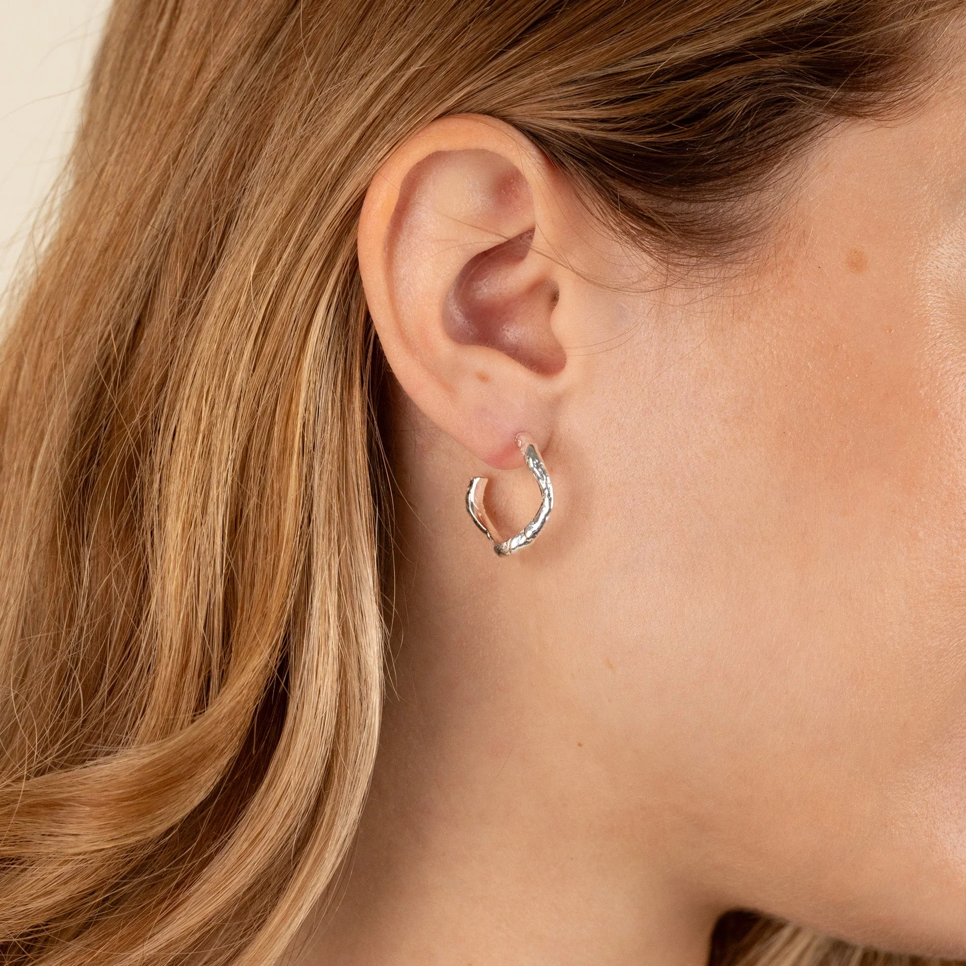 MAIA SILVER CREOL EARRING - Image 4
