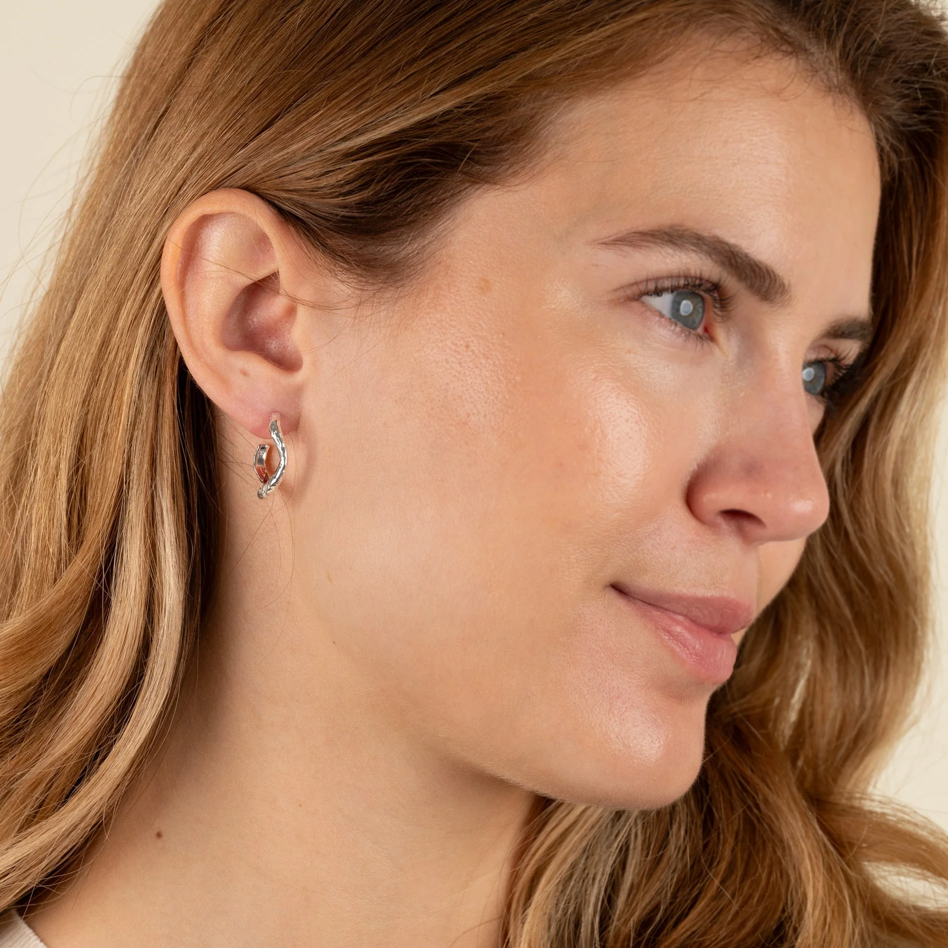 MAIA SILVER CREOL EARRING - Image 6