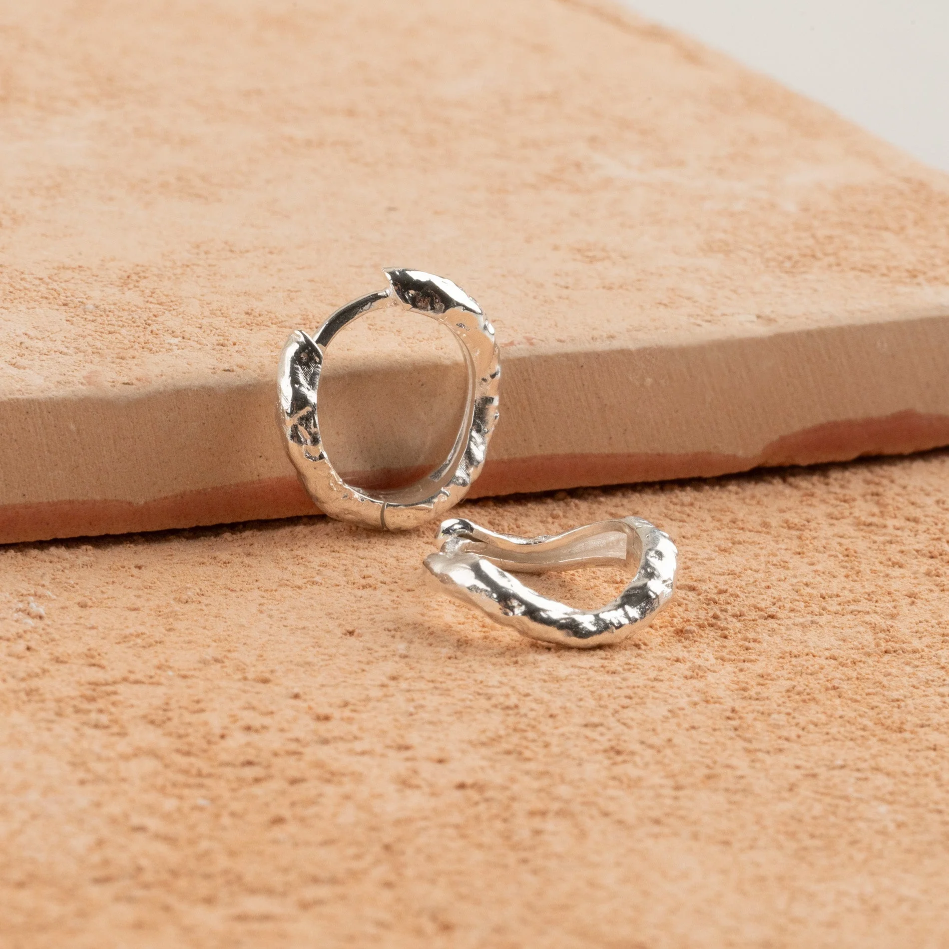 MAIA SILVER HUGGIE EARRING - Image 3
