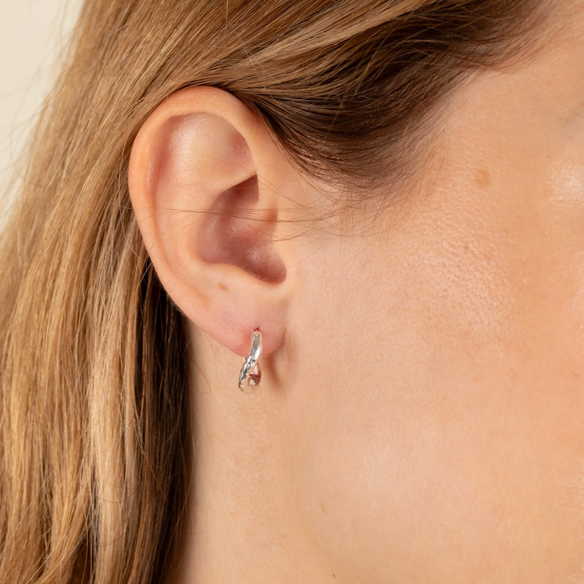 MAIA SILVER HUGGIE EARRING - Image 7