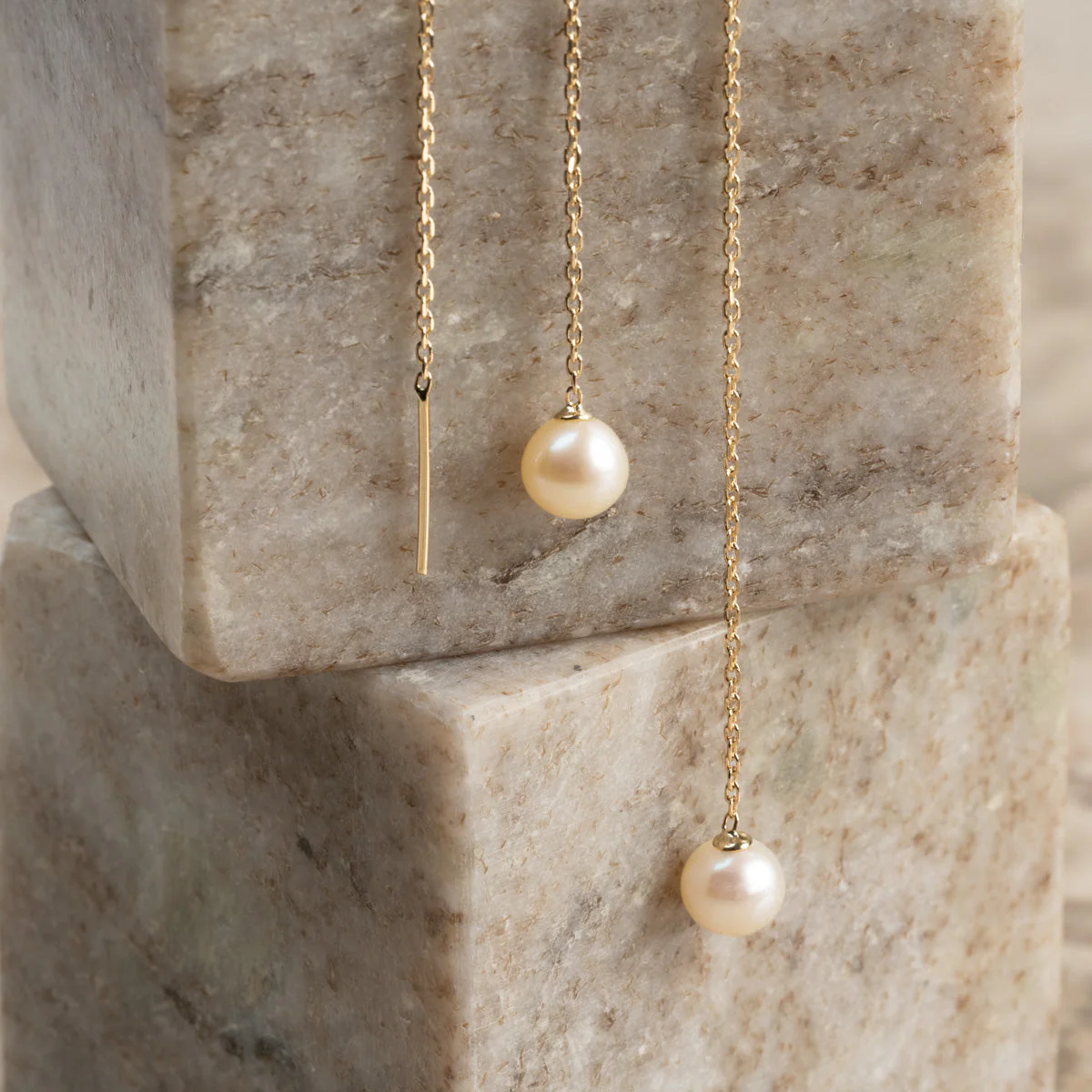 MARGERY PEARL SOLID GOLD EARRING - Image 4