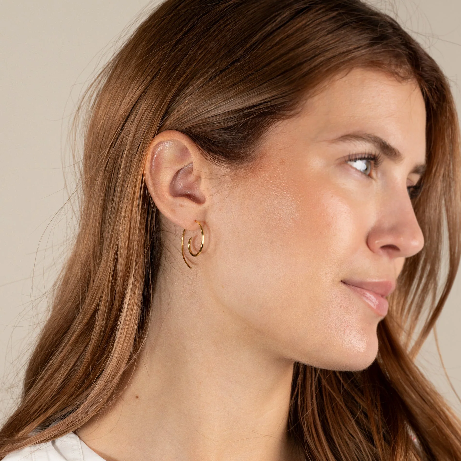MARTINA GOLDEN CREOL EARRING - Image 4