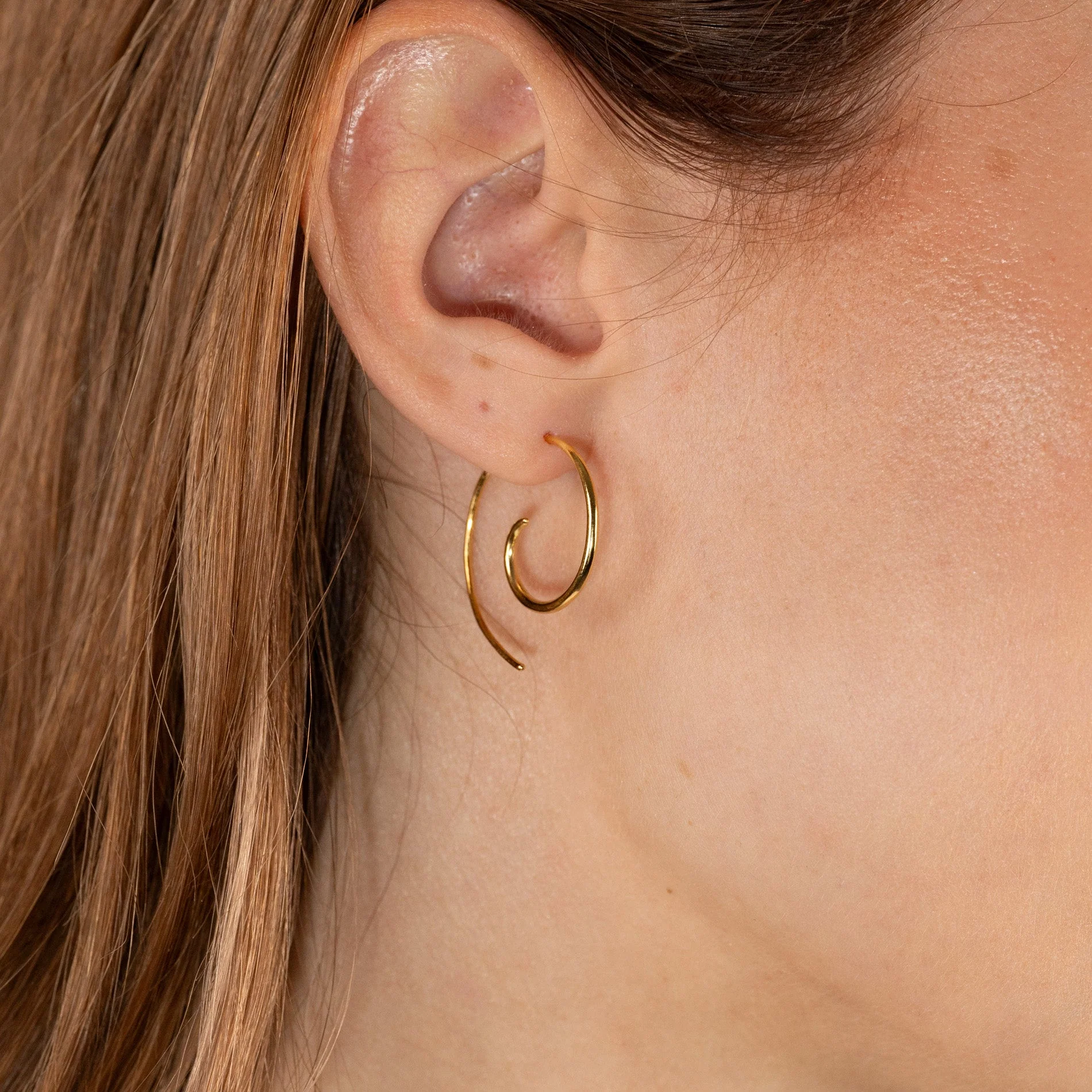 MARTINA GOLDEN CREOL EARRING - Image 6