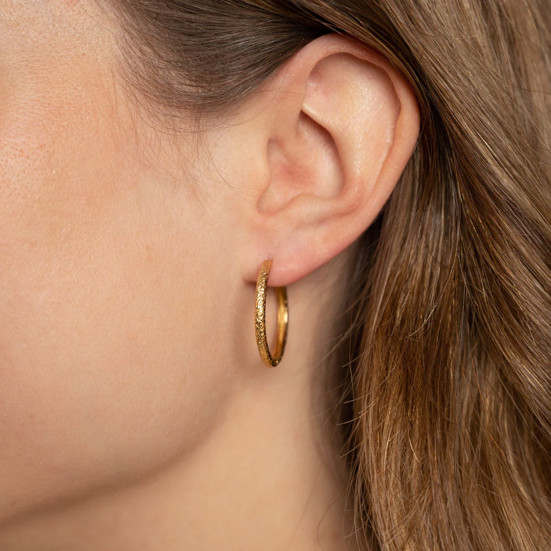 MATILDA LARGE GOLDEN CREOL EARRING - Image 5