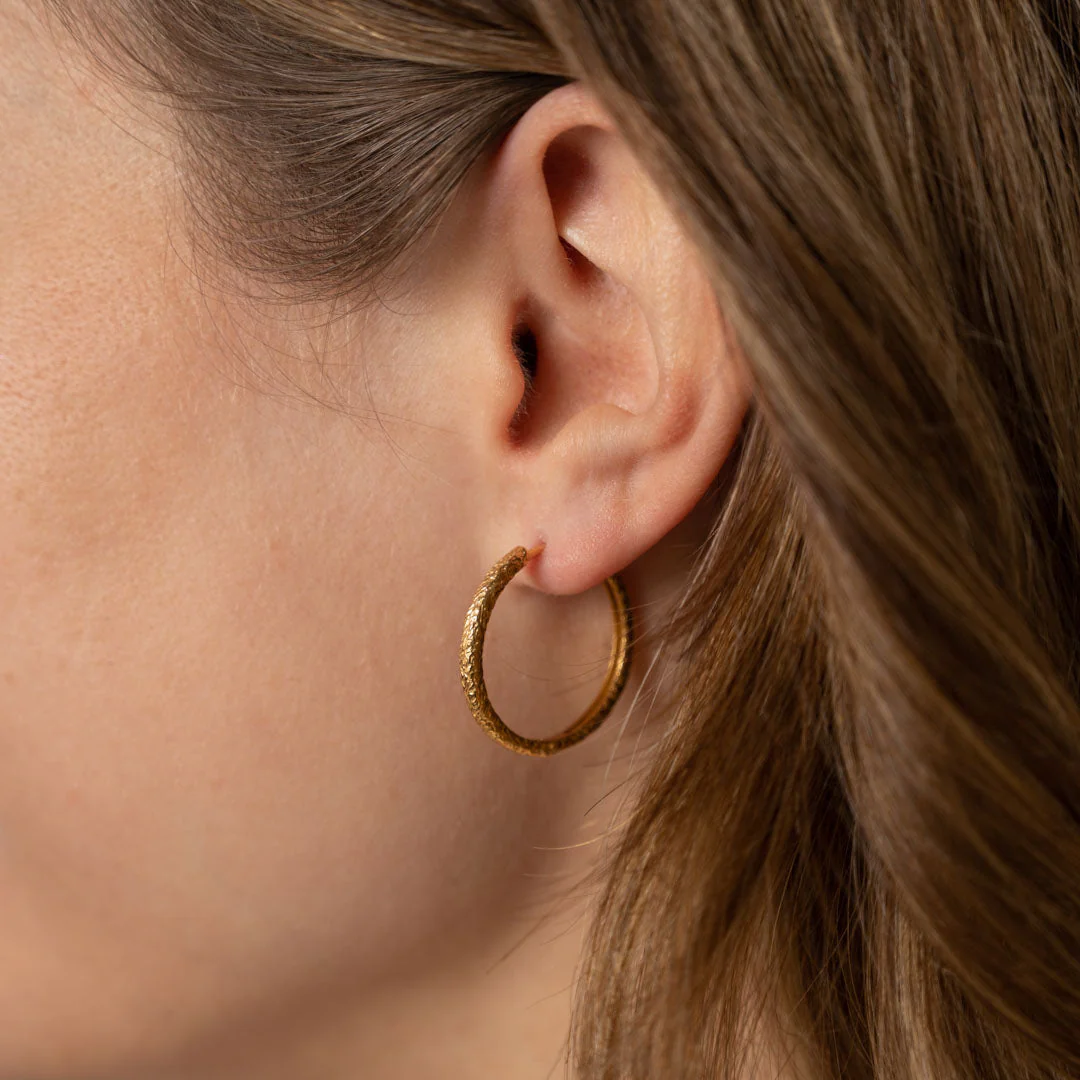 MATILDA LARGE GOLDEN CREOL EARRING - Image 6