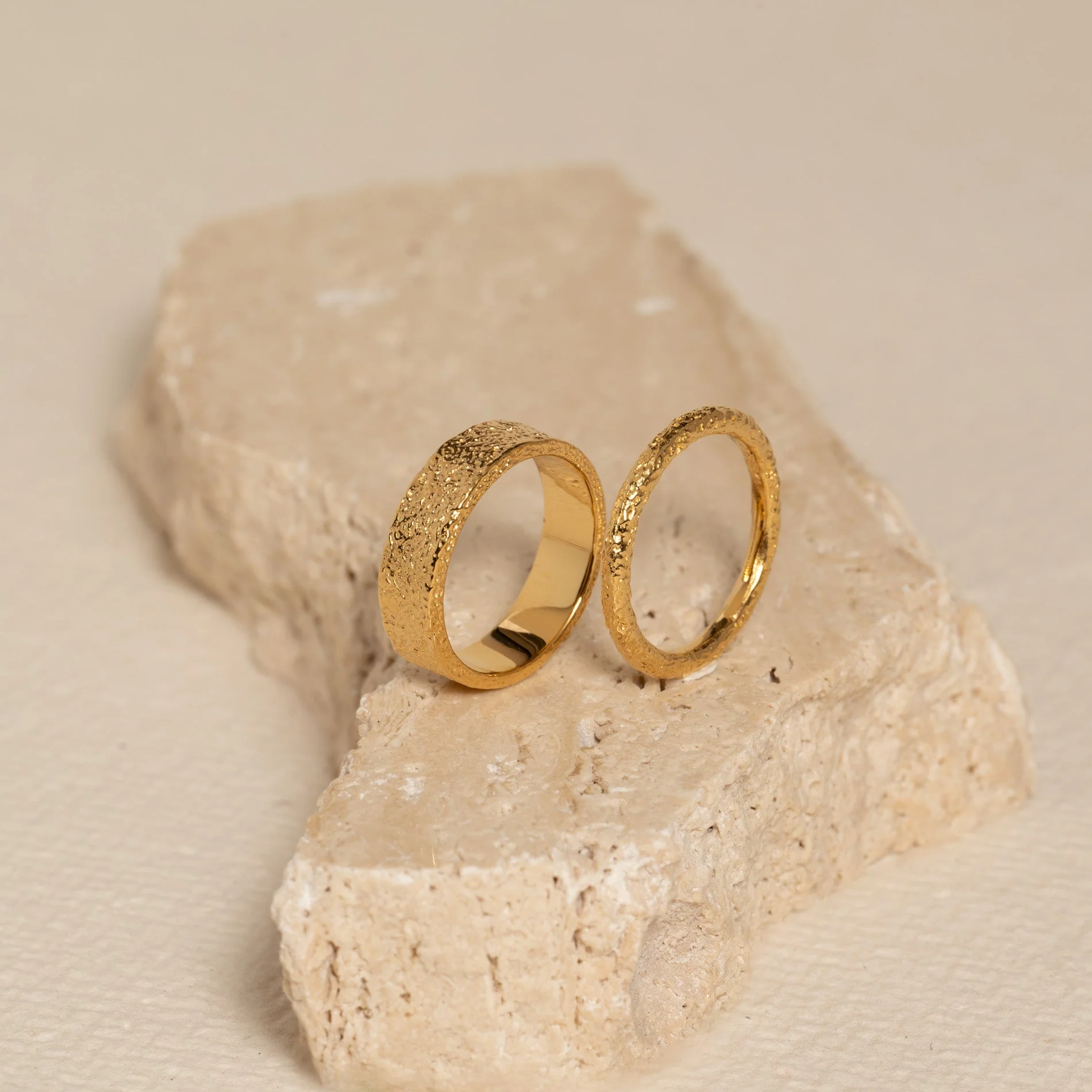 MATILDA MEDIUM GOLDEN RING - Image 4