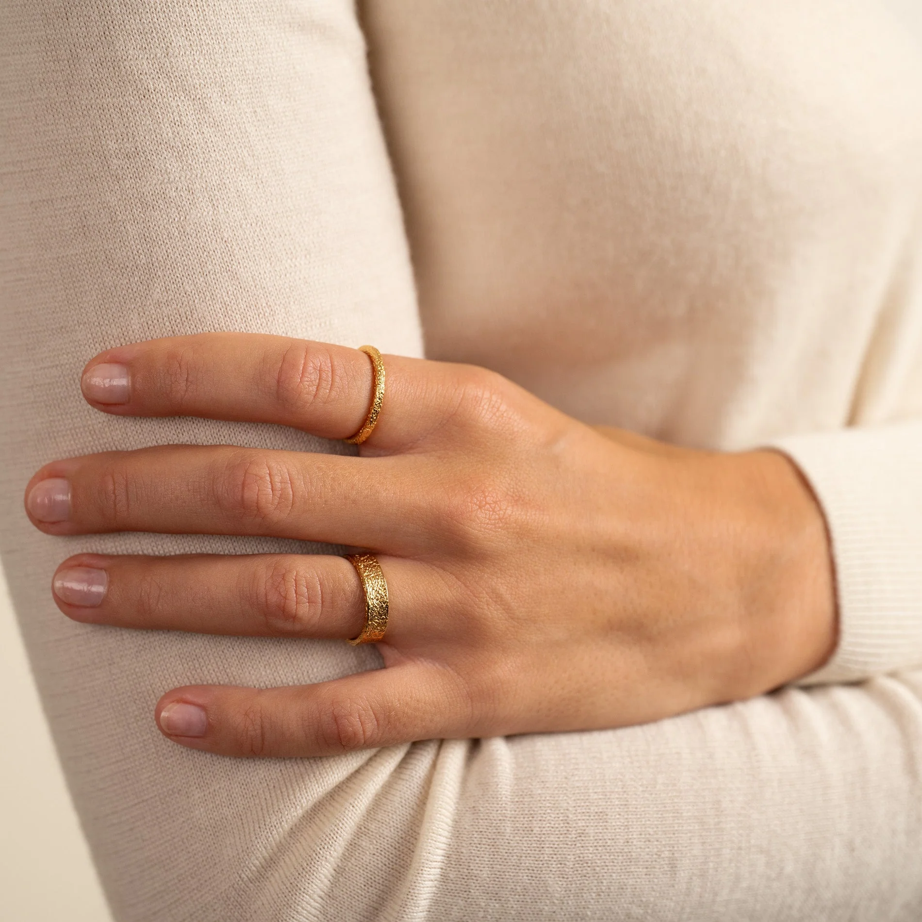 MATILDA MEDIUM GOLDEN RING - Image 5