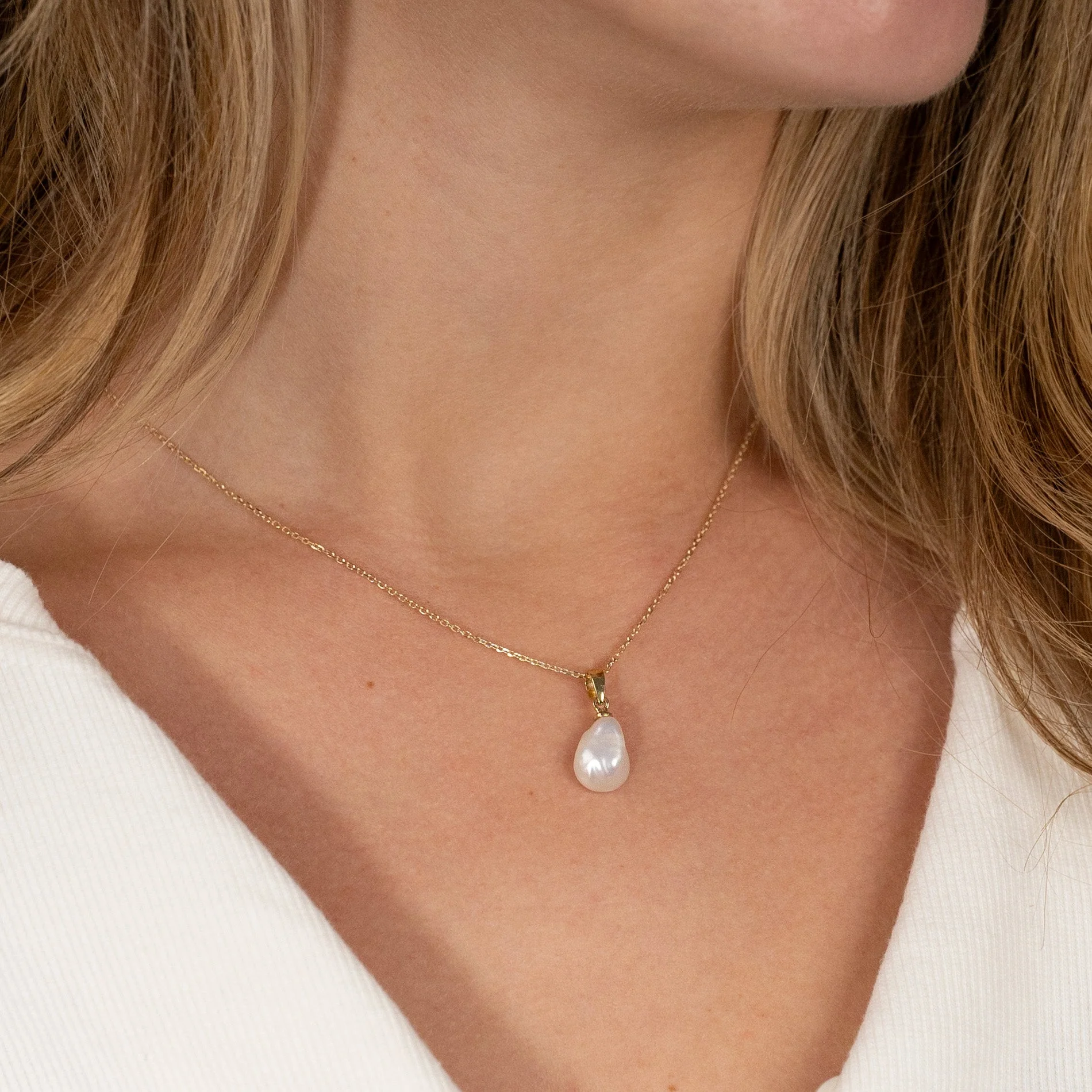 MAUD PEARL SOLID GOLD PENDANT - Image 3
