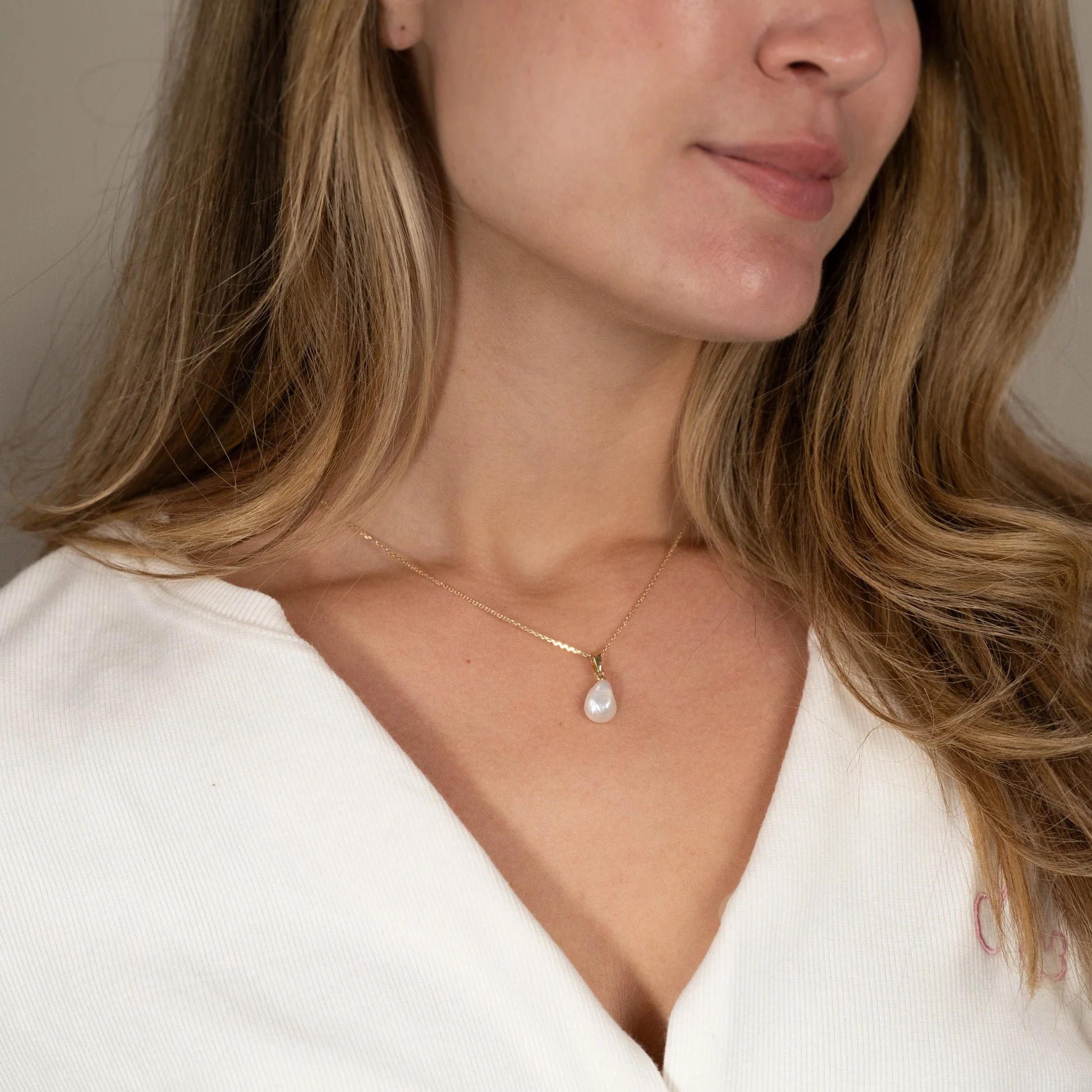 MAUD PEARL SOLID GOLD PENDANT - Image 5