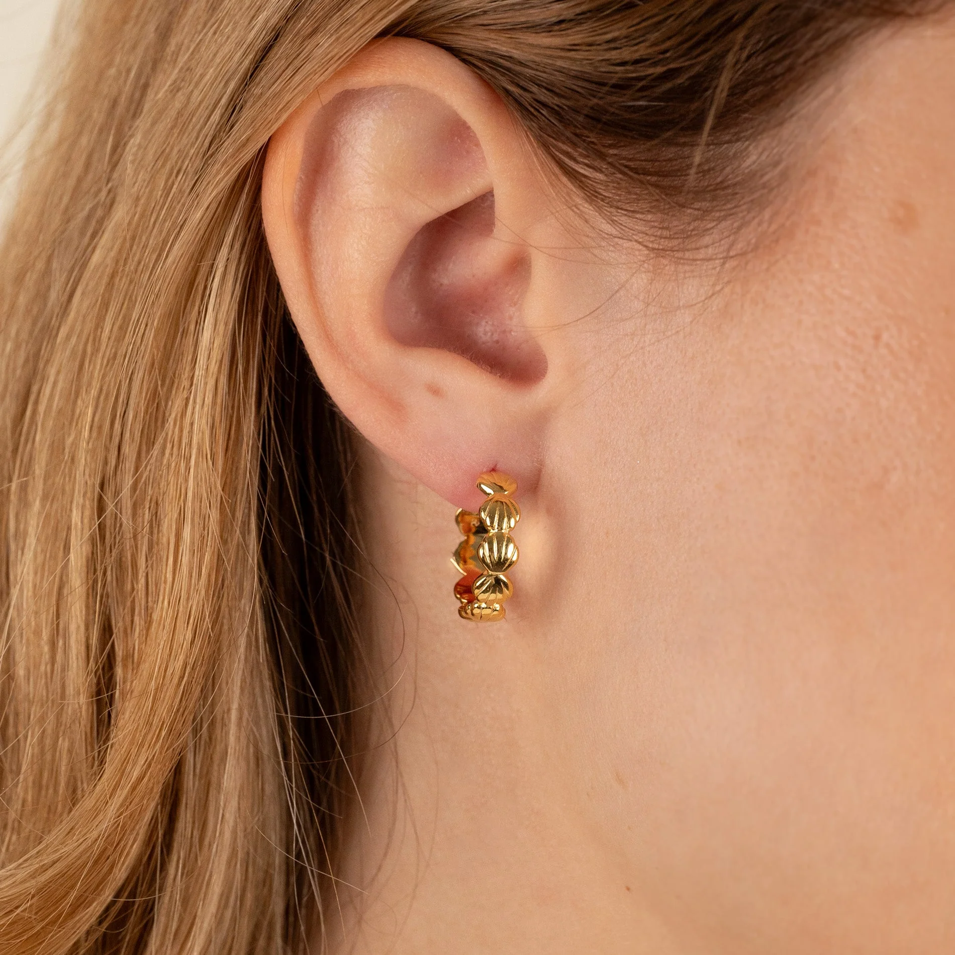 MERINA GOLDEN CREOL EARRING - Image 6