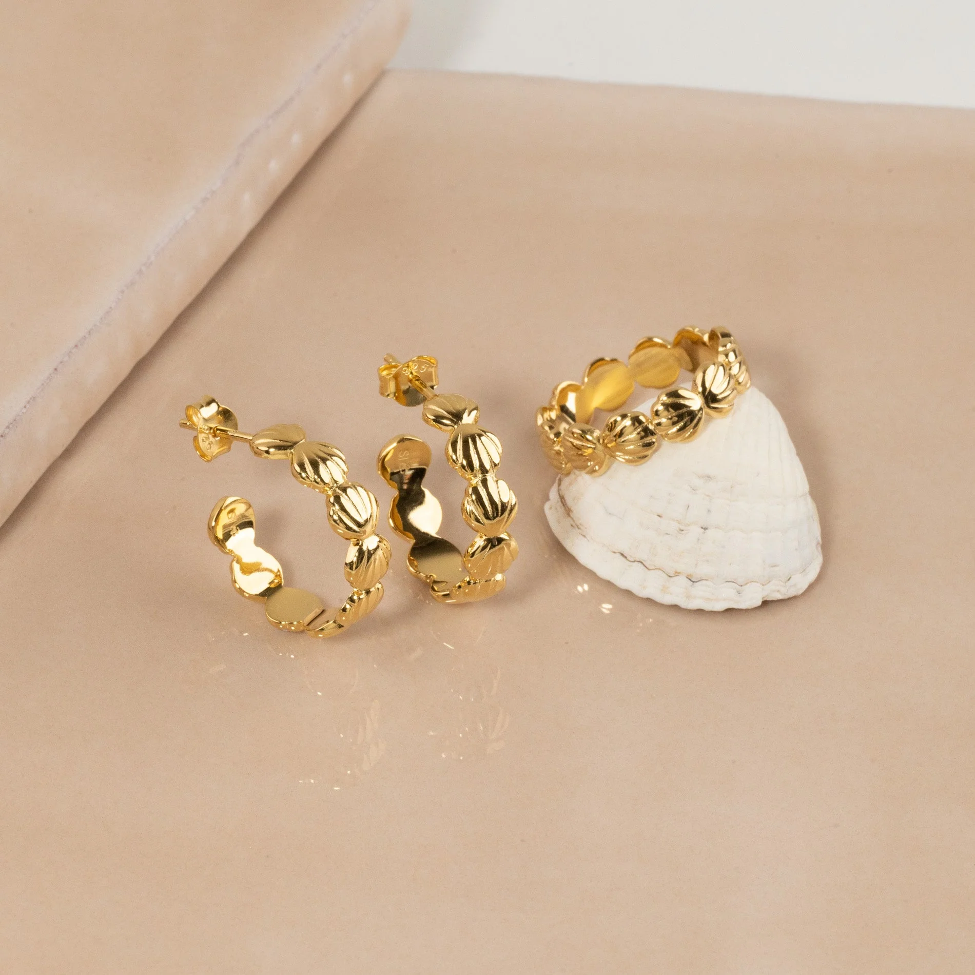 MERINA GOLDEN CREOL EARRING - Image 7