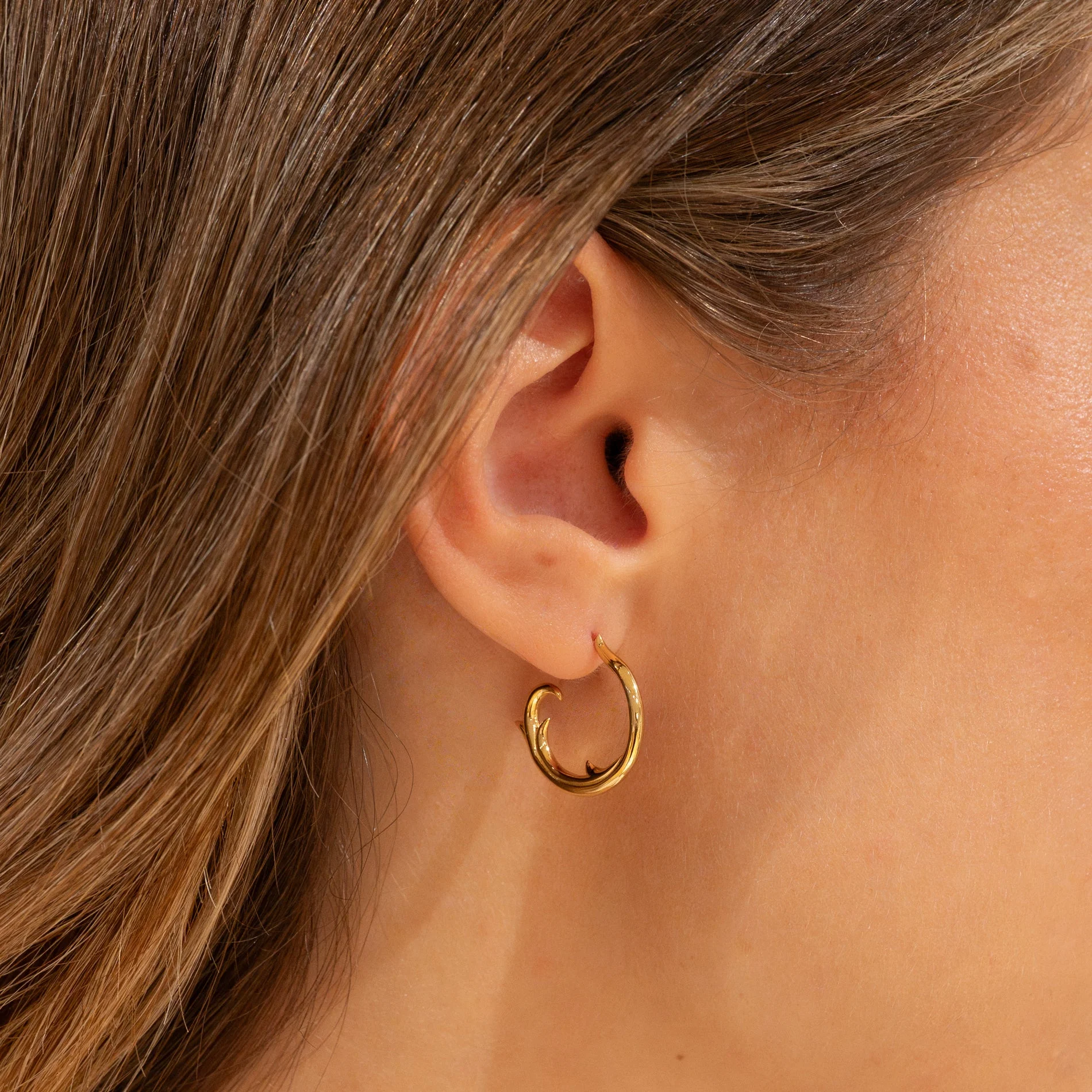 MIO GOLDEN CREOL EARRING - Image 2