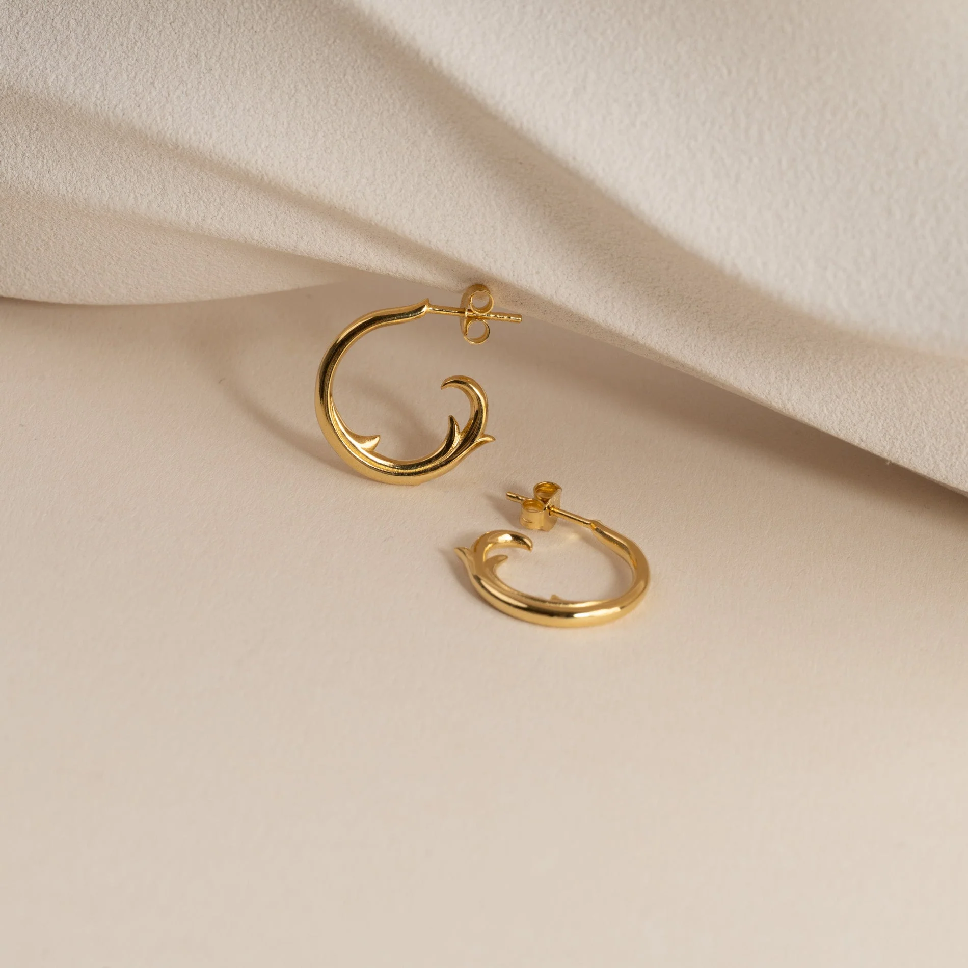 MIO GOLDEN CREOL EARRING - Image 3