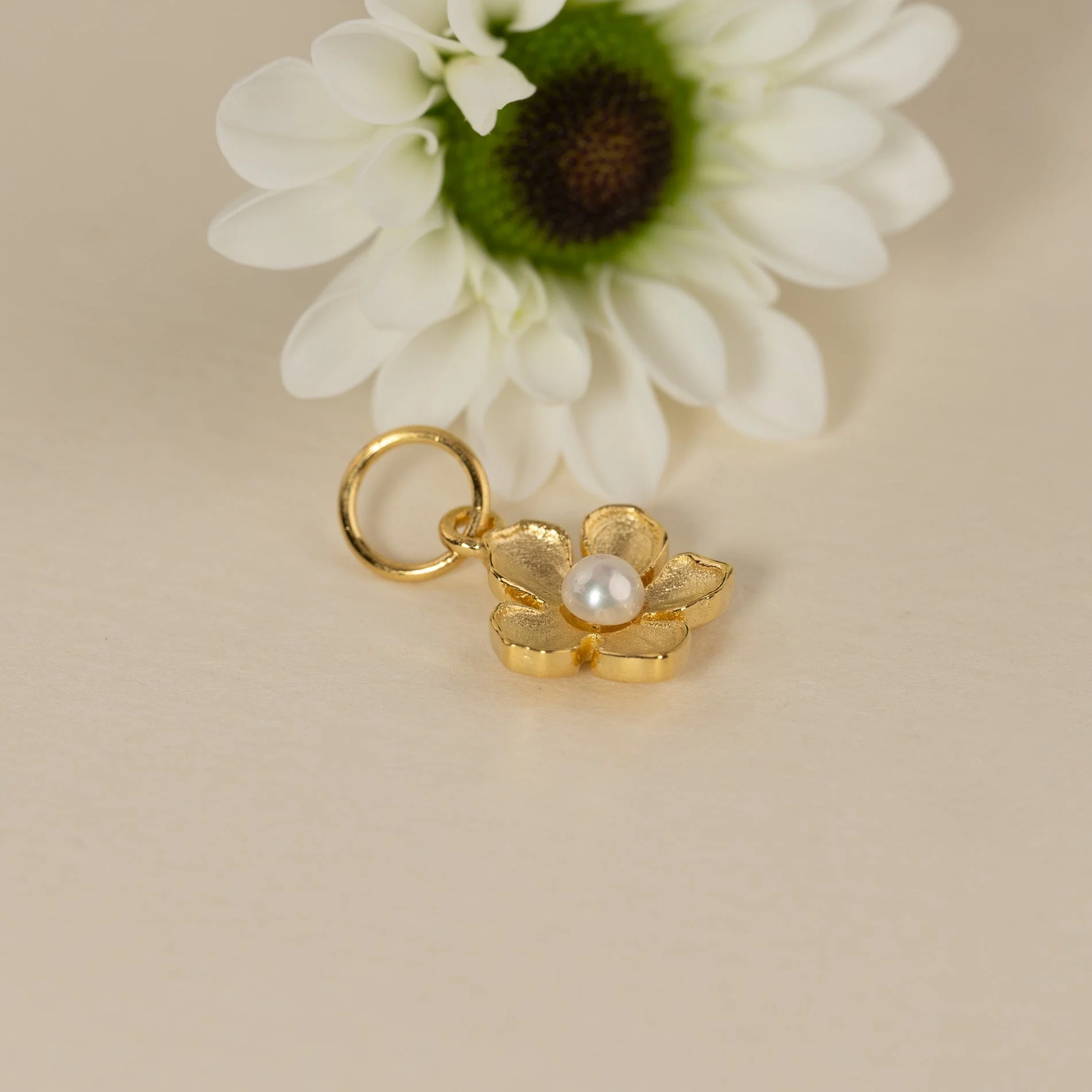MONA PEARL GOLDEN PENDANT - Image 2