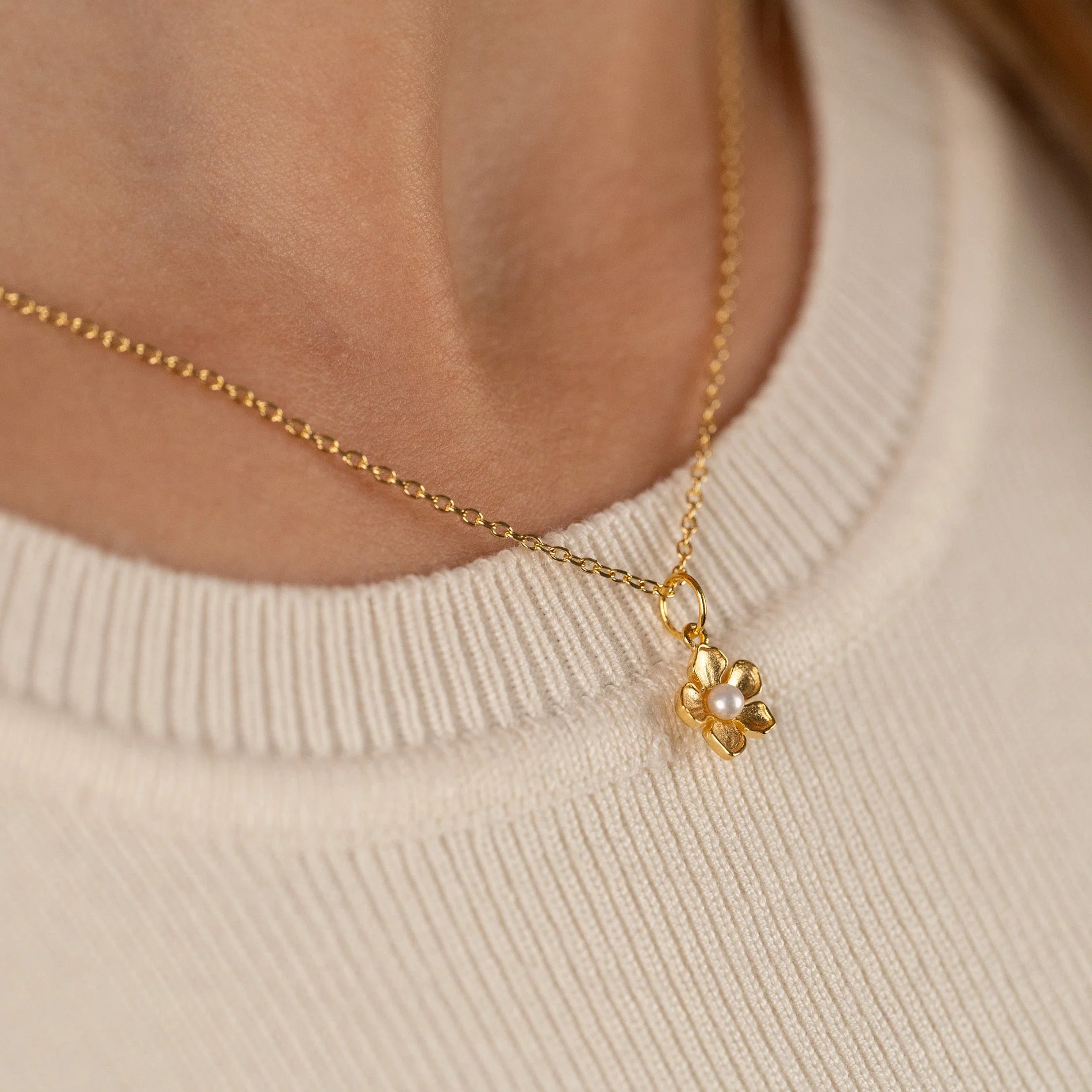 MONA PEARL GOLDEN PENDANT - Image 3