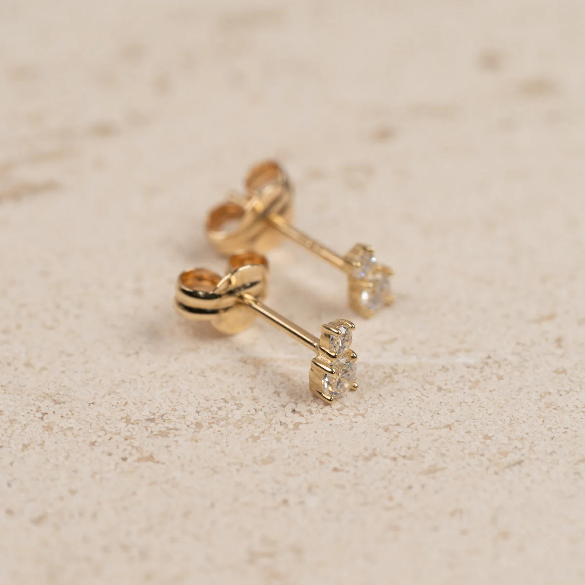 NAIDA CRYSTAL SOLID GOLD EARRING - Image 3
